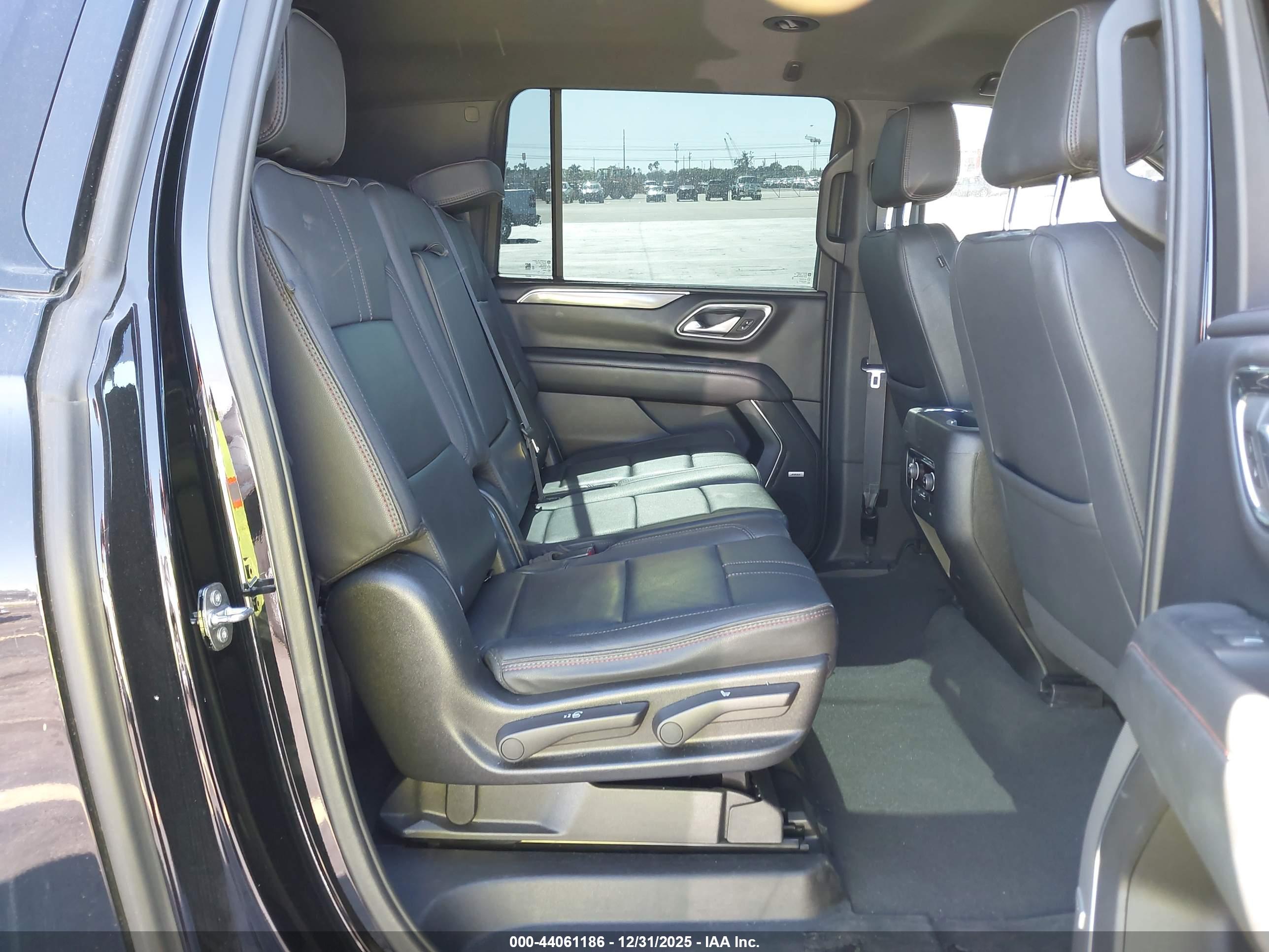 CHEVROLET SUBURBAN image 8