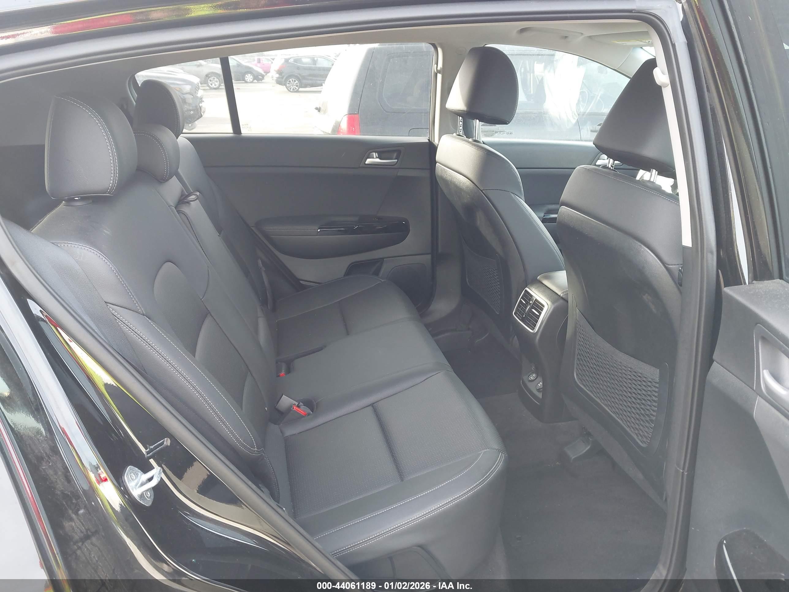 KIA SPORTAGE image 8