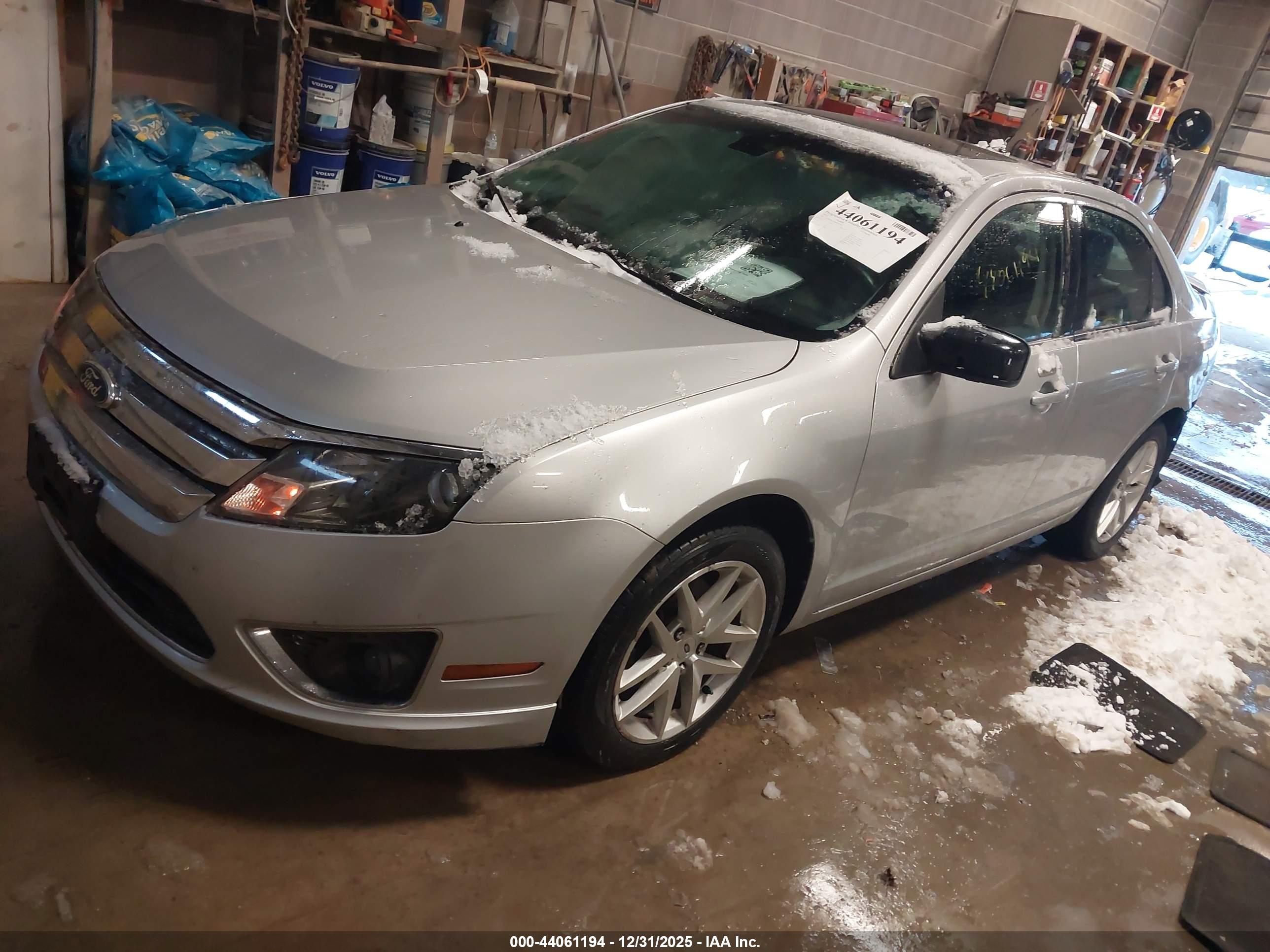 FORD FUSION image 2