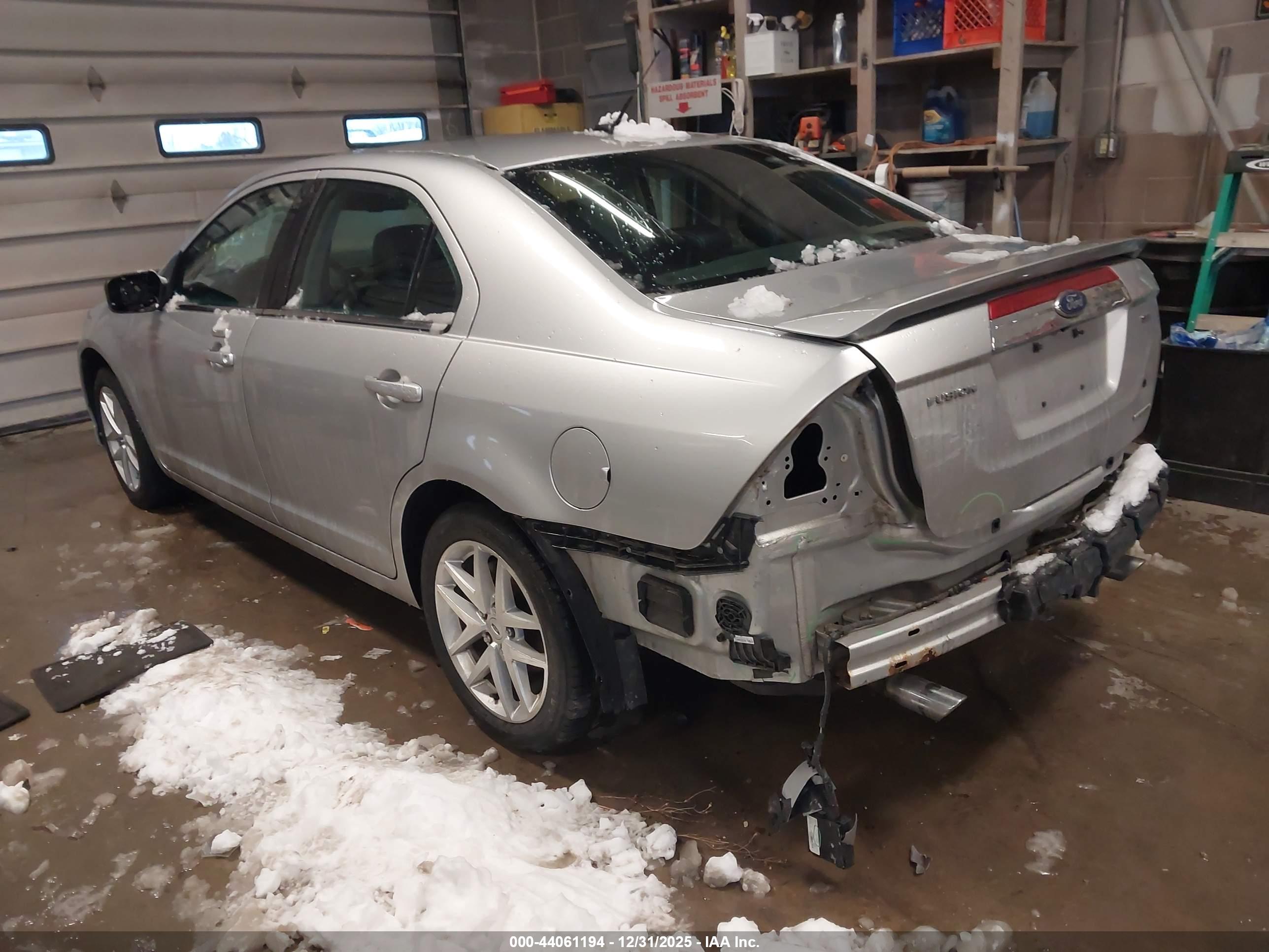 FORD FUSION image 3
