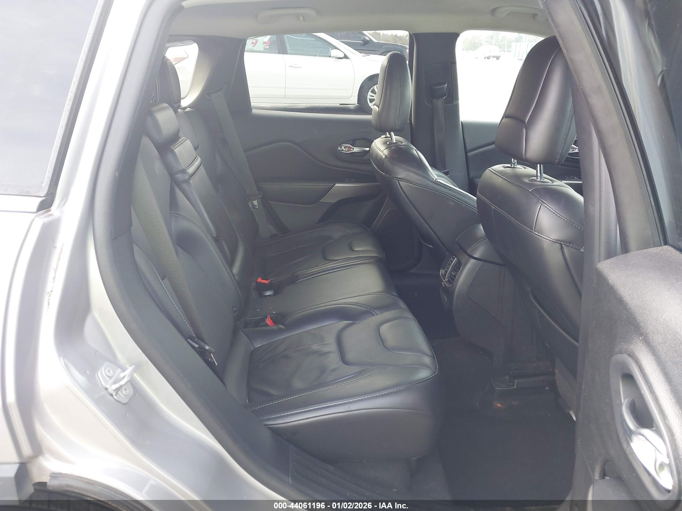 JEEP CHEROKEE image 8