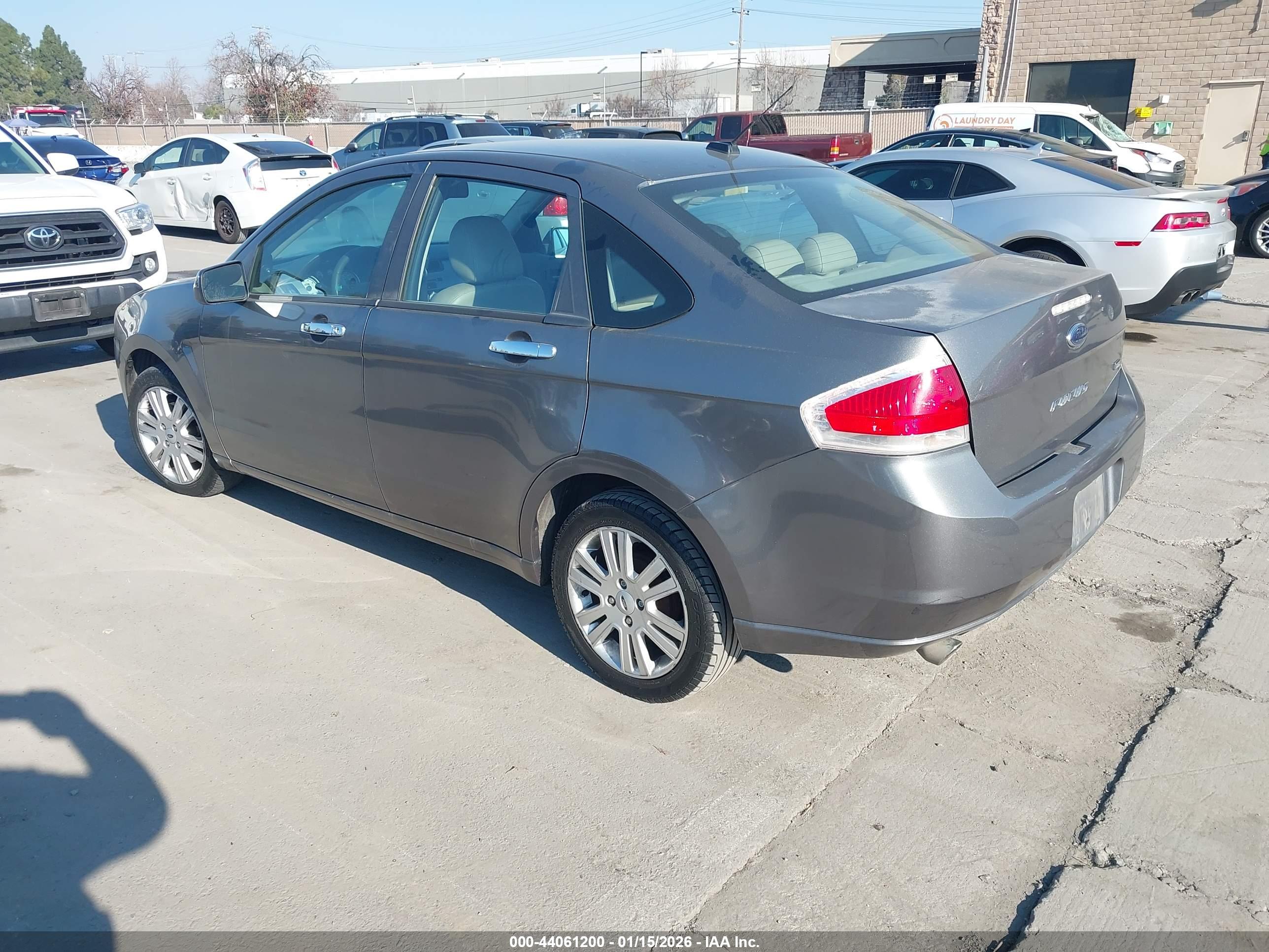 FORD FOCUS image 3