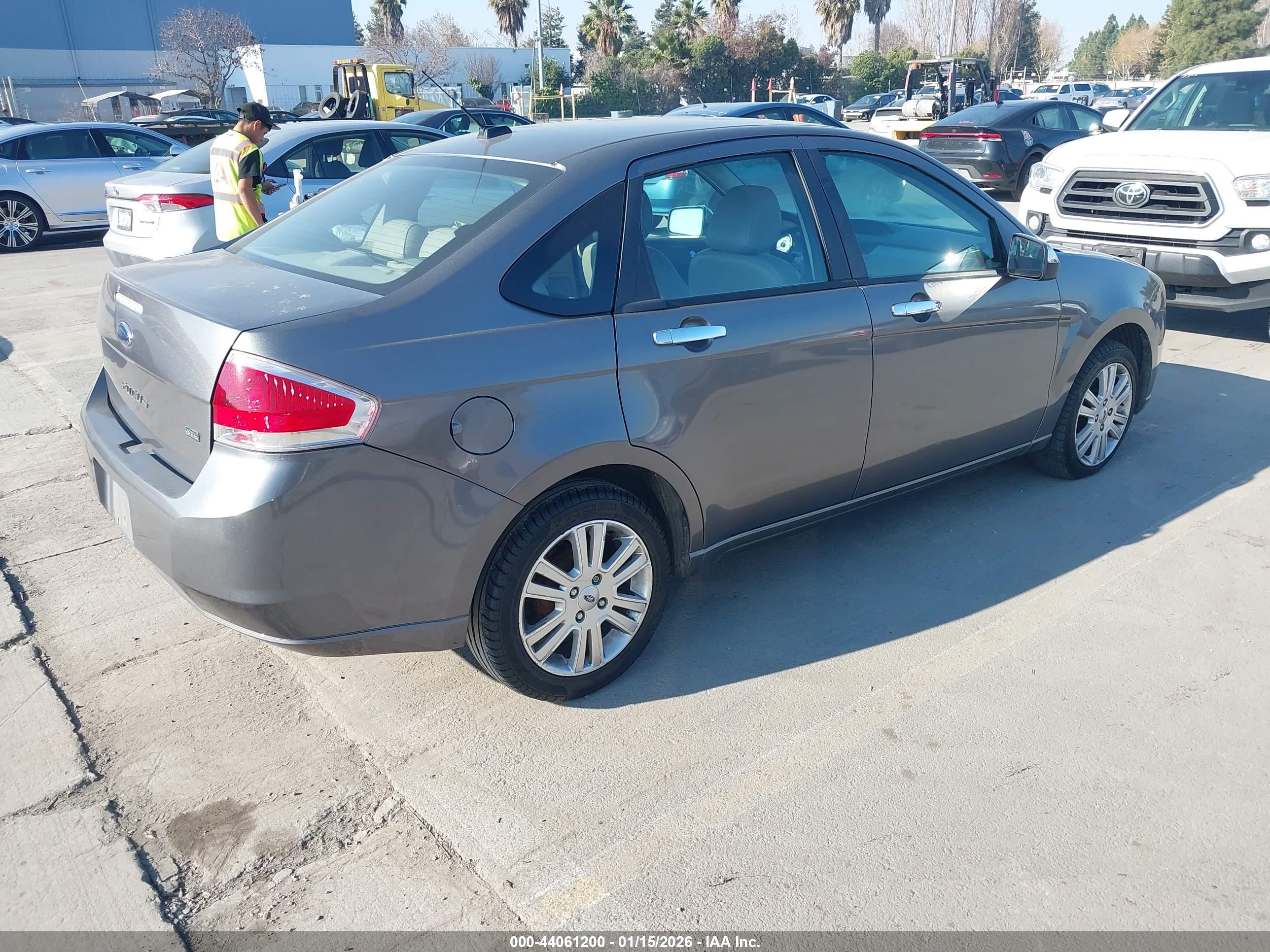 FORD FOCUS image 4
