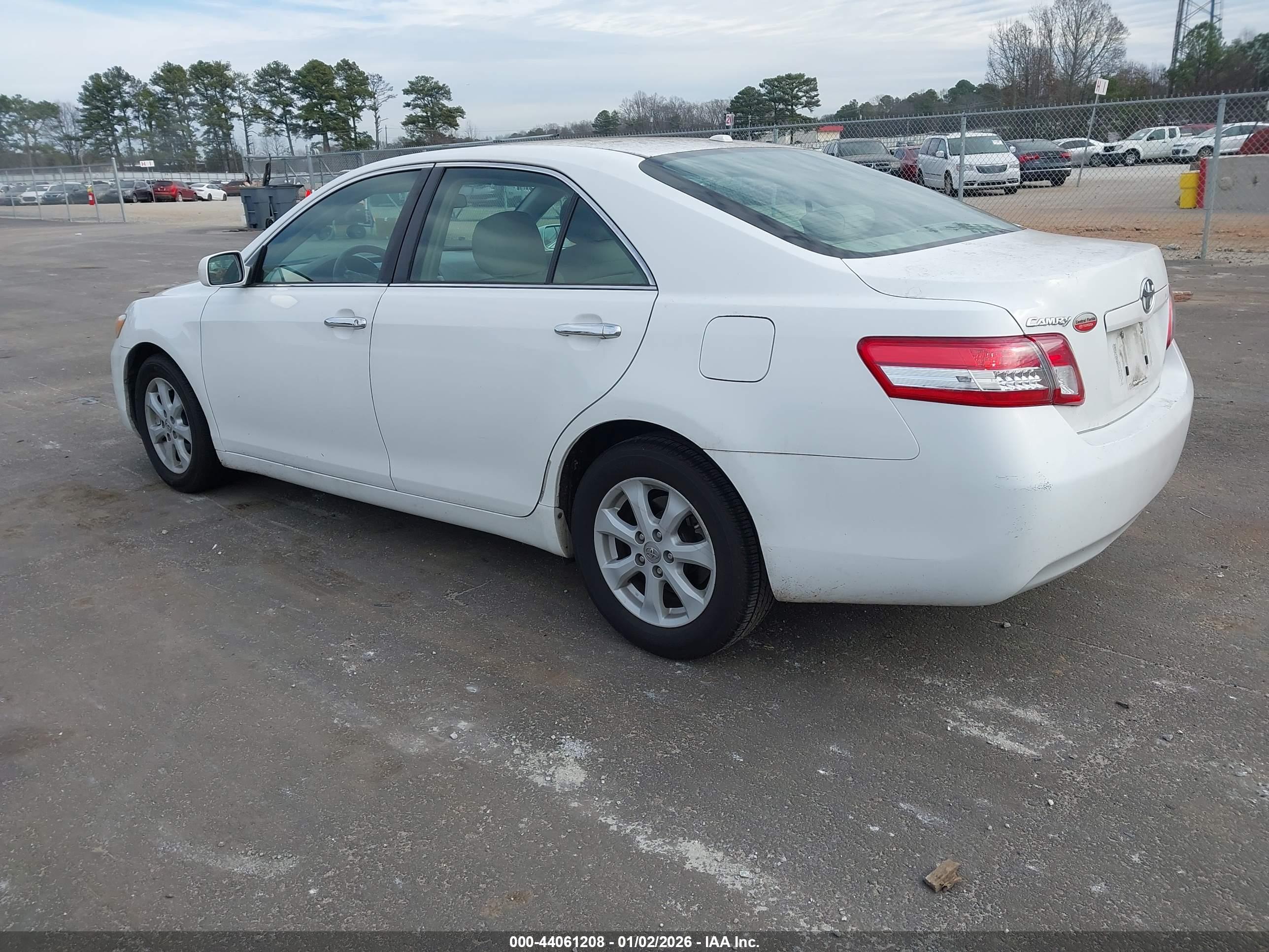TOYOTA CAMRY image 3