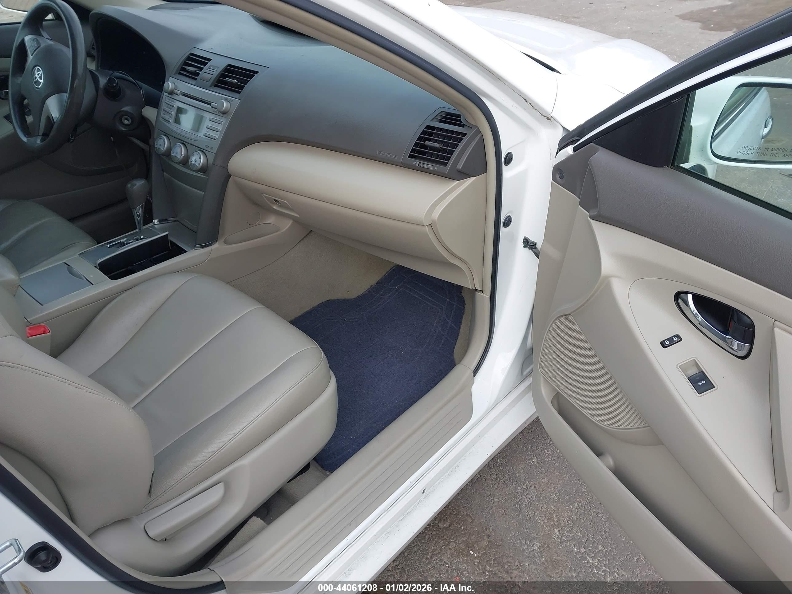 TOYOTA CAMRY image 5