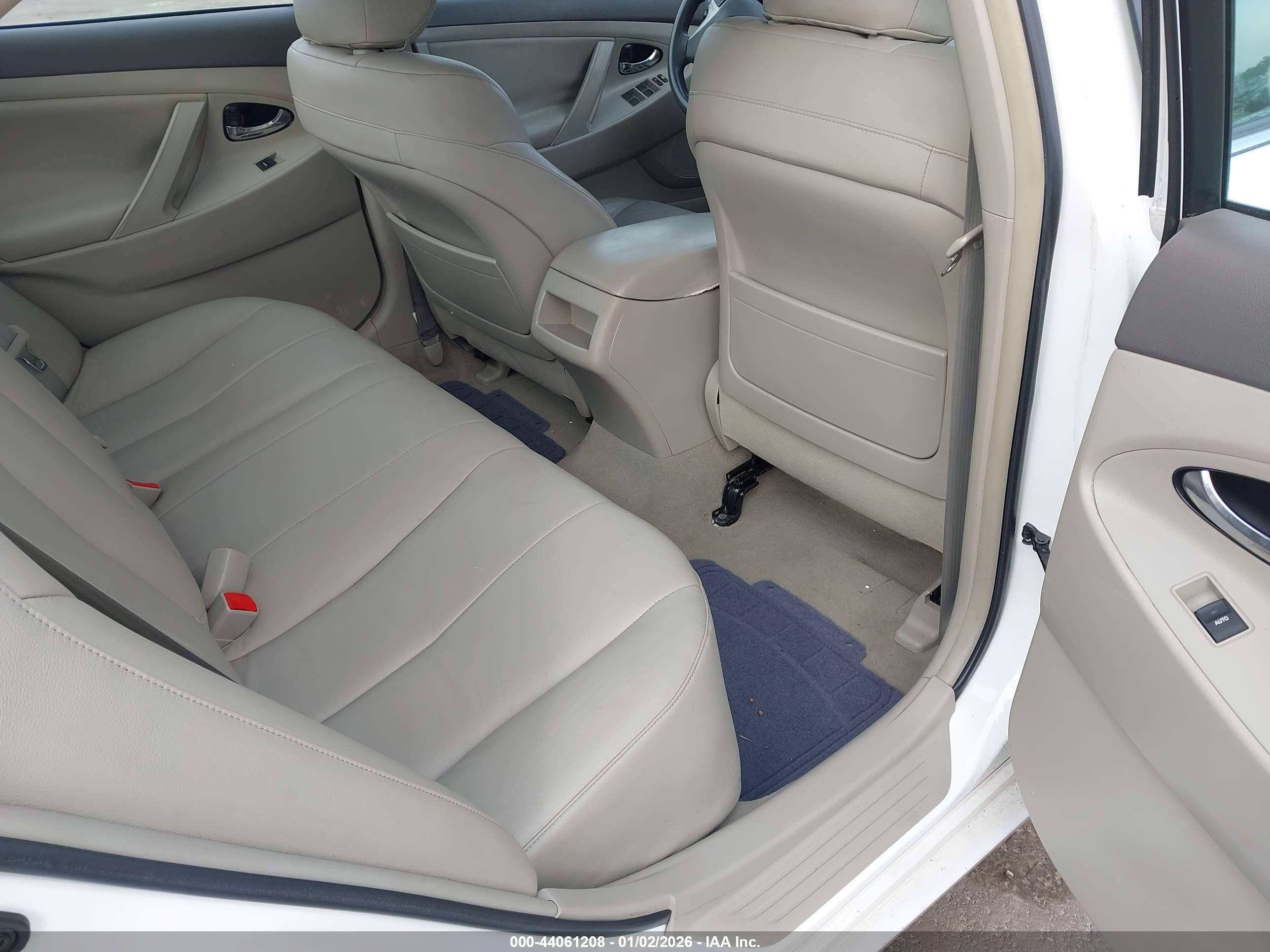 TOYOTA CAMRY image 8