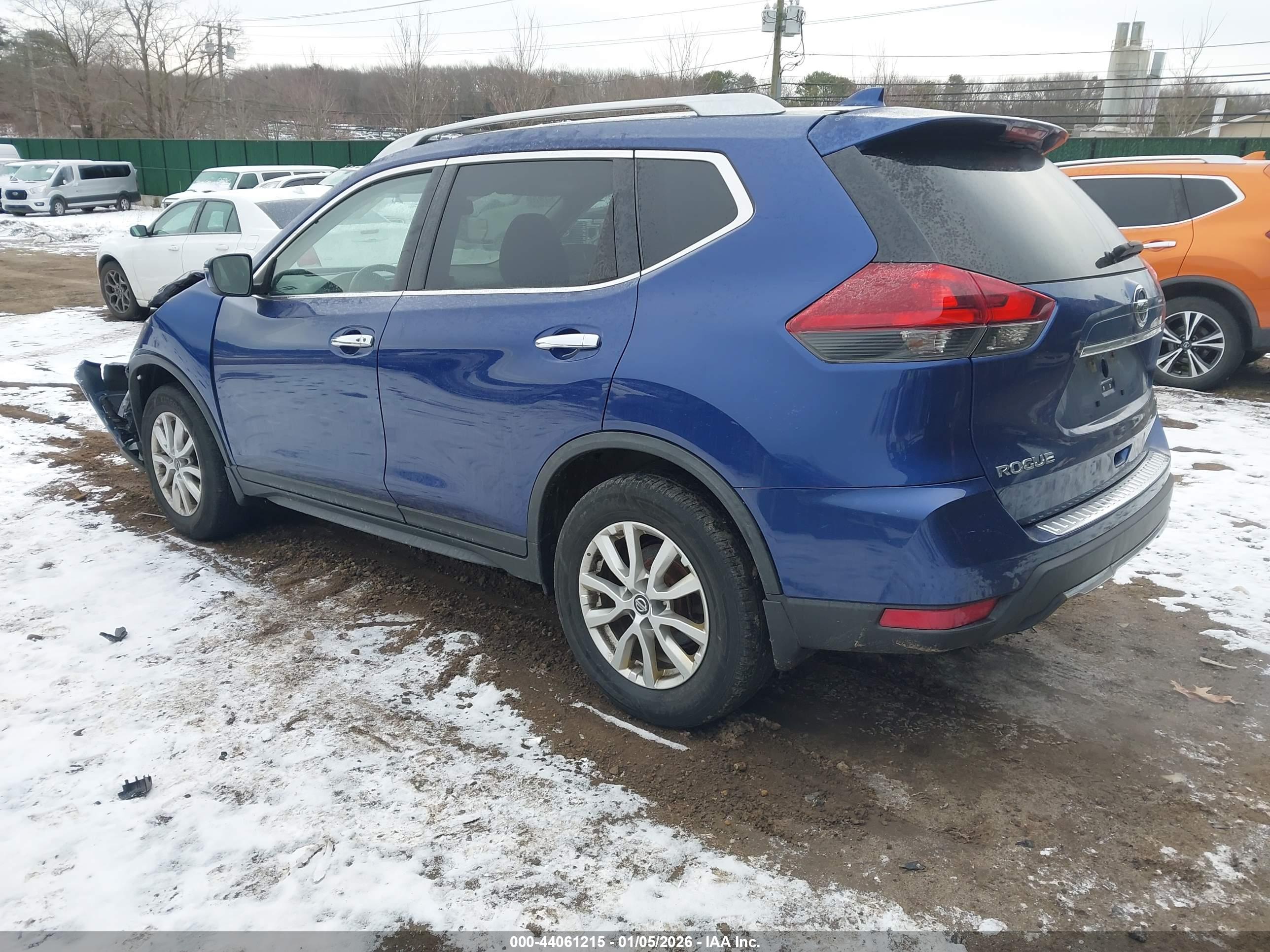 NISSAN ROGUE image 3