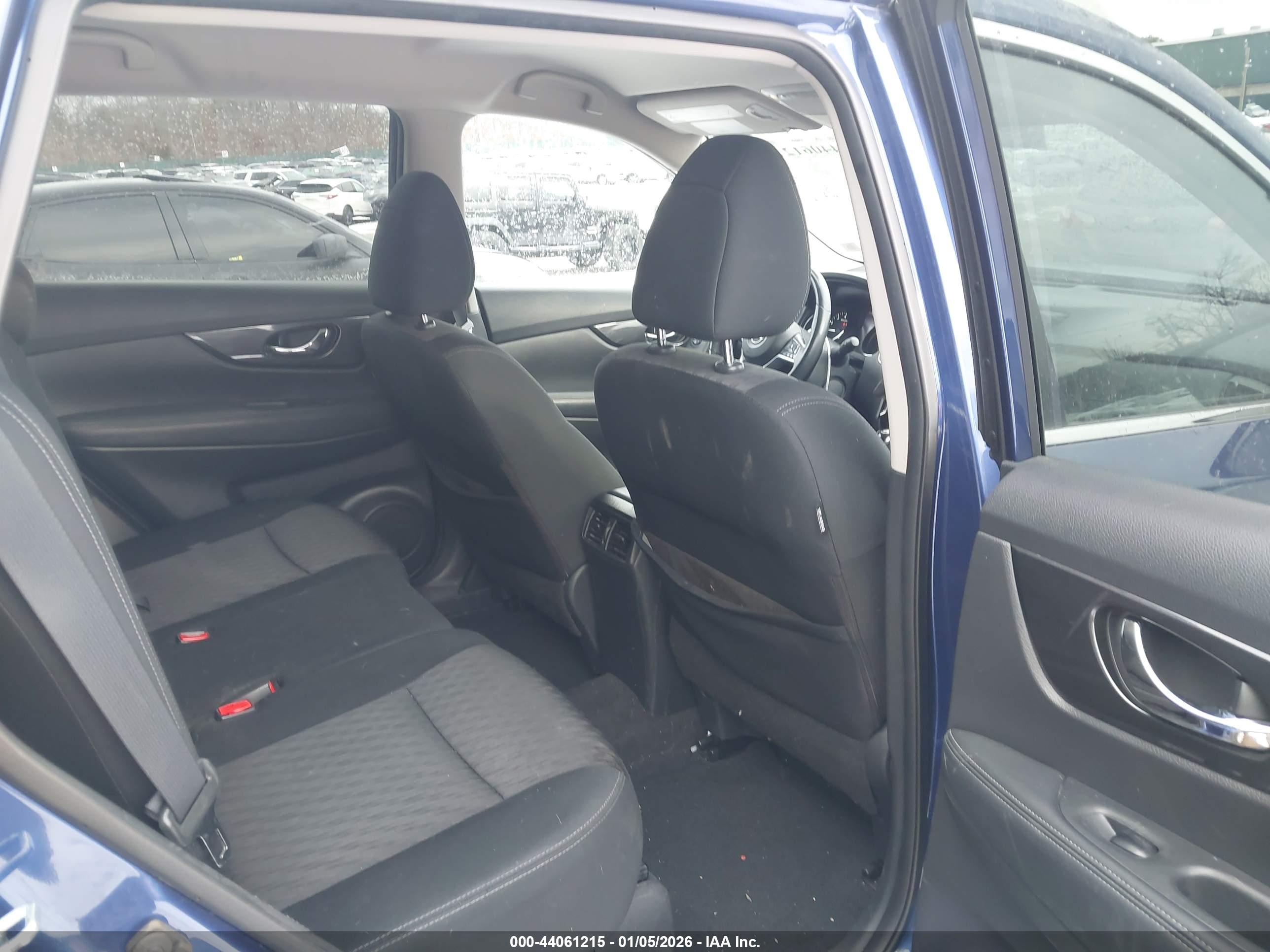 NISSAN ROGUE image 8