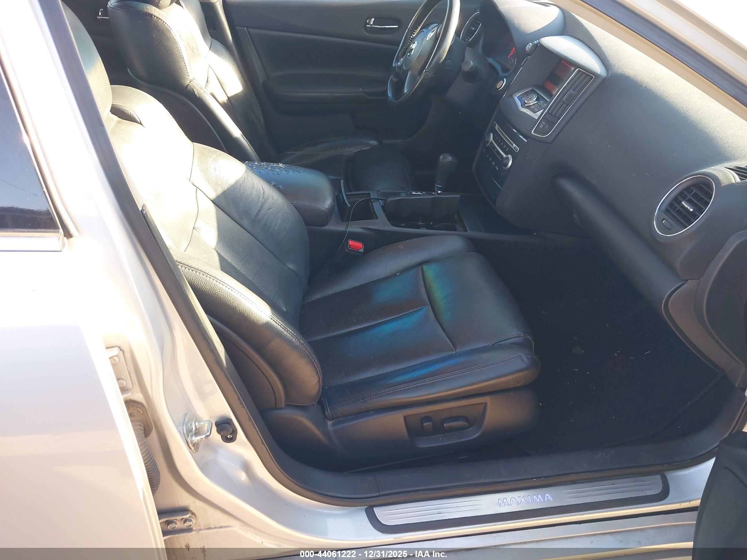 NISSAN MAXIMA image 5