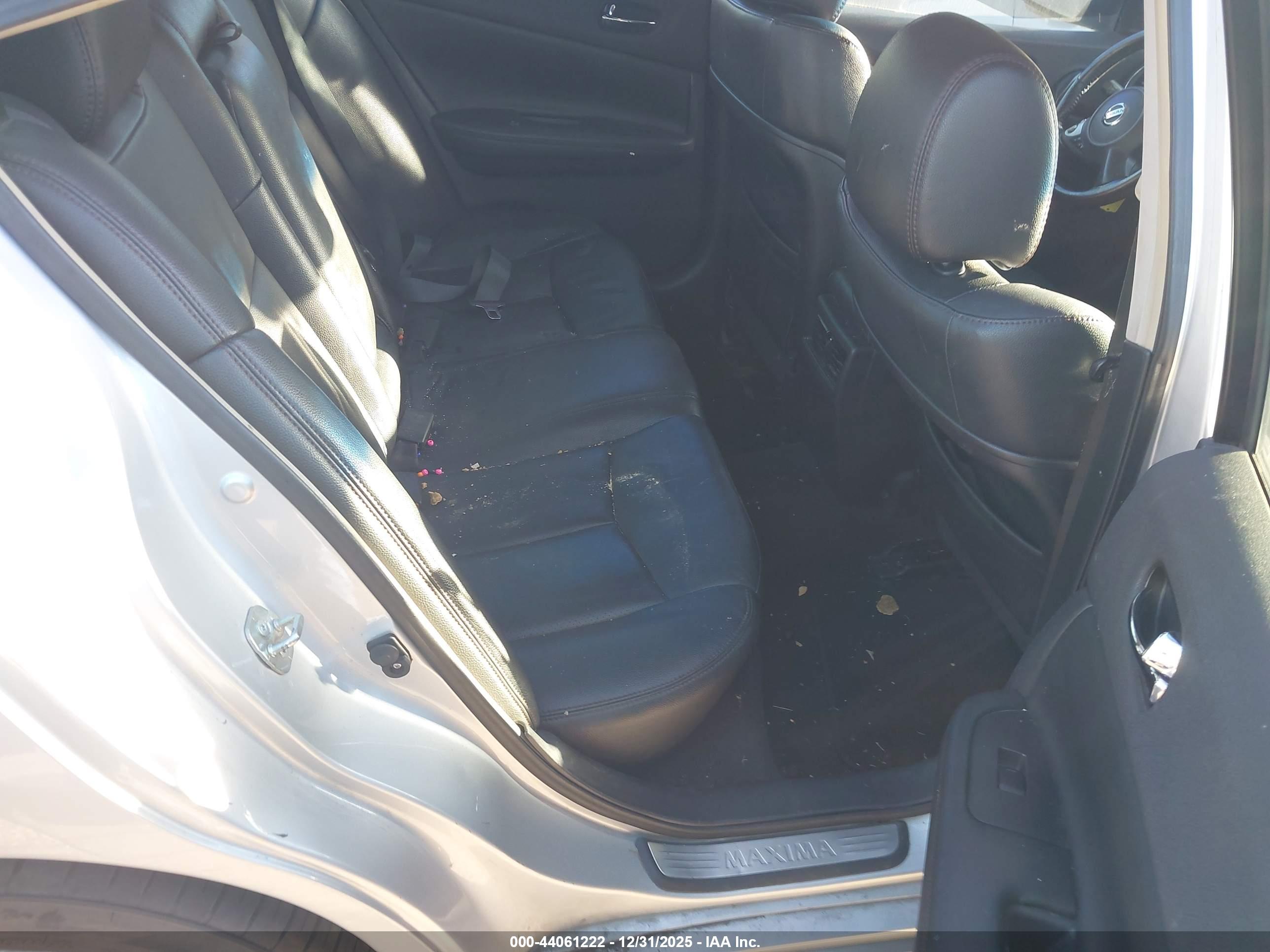 NISSAN MAXIMA image 8