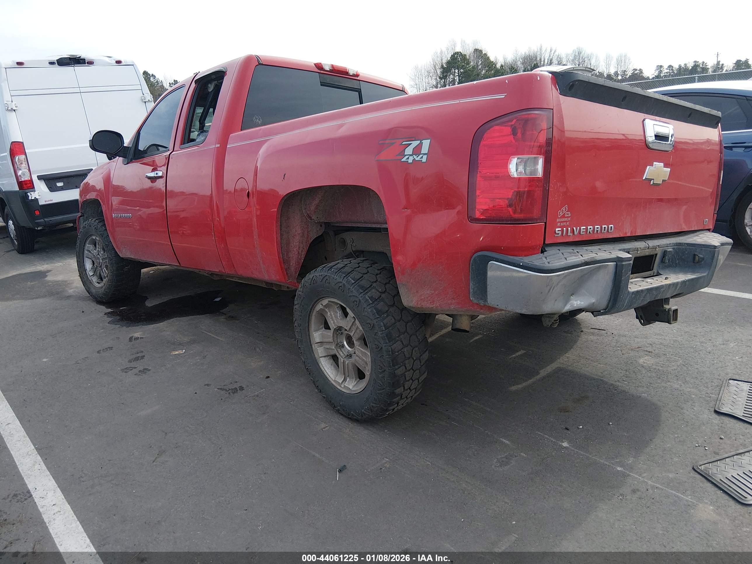 CHEVROLET SILVERADO image 3