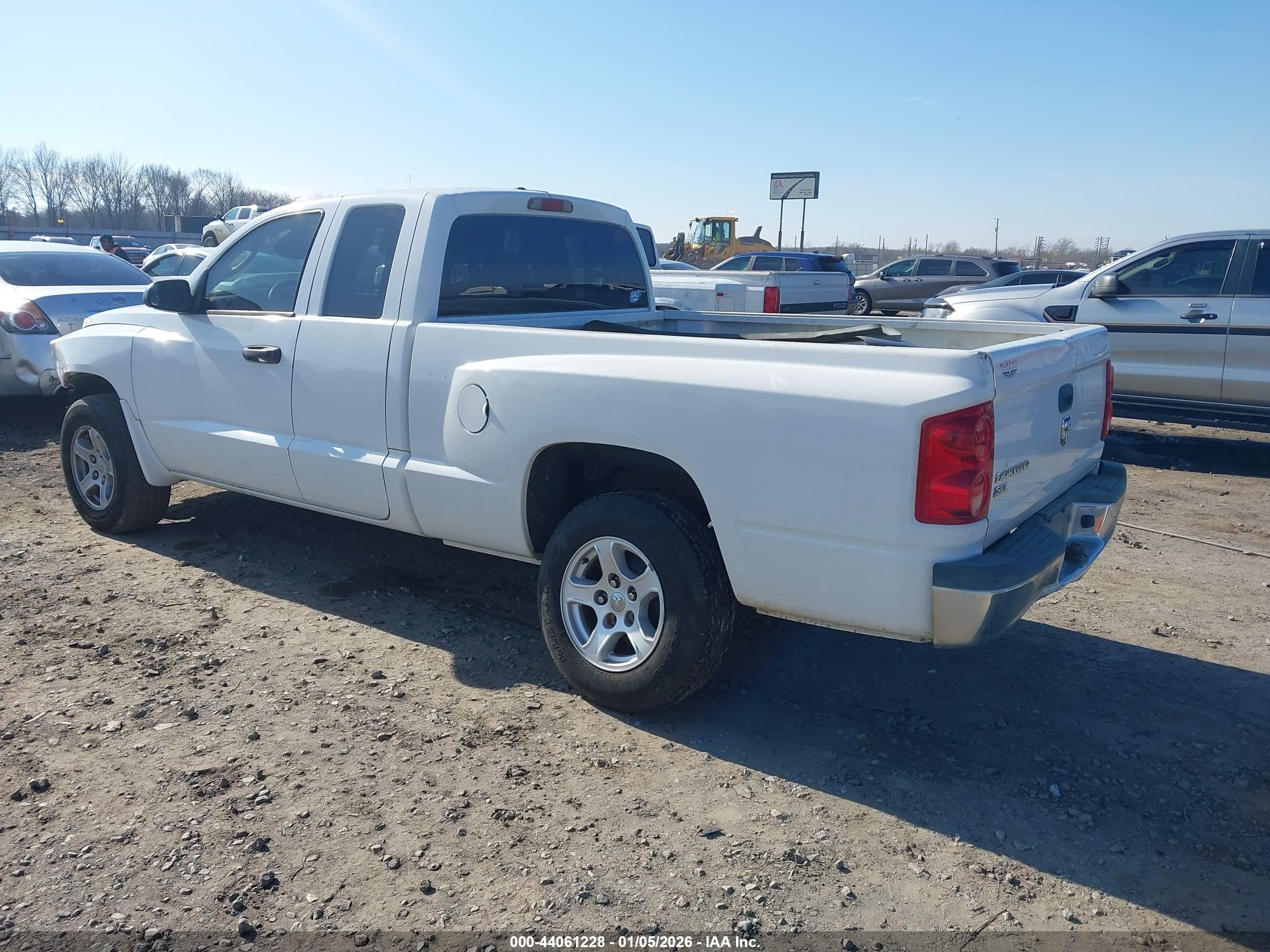 DODGE DAKOTA image 3