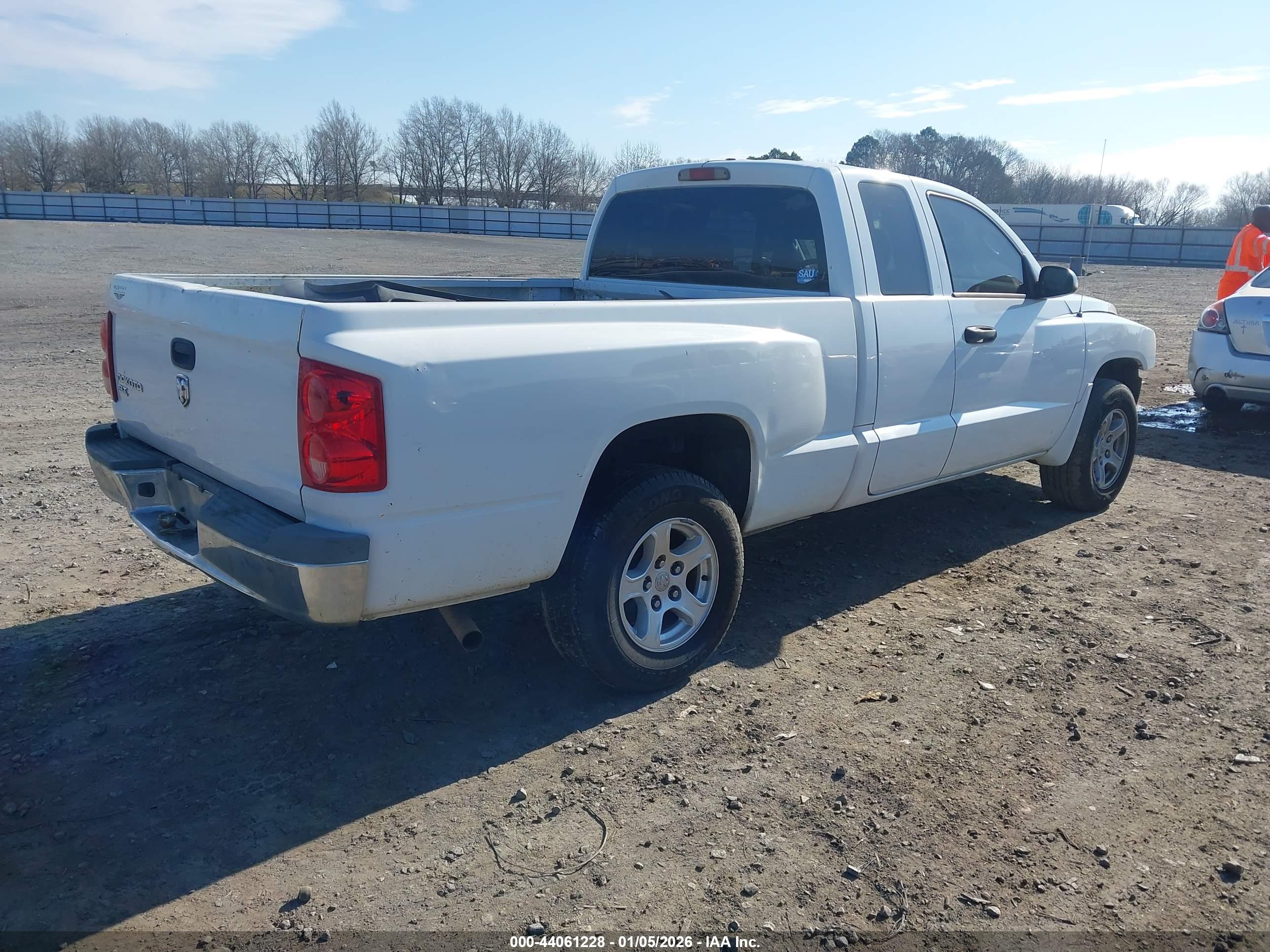 DODGE DAKOTA image 4