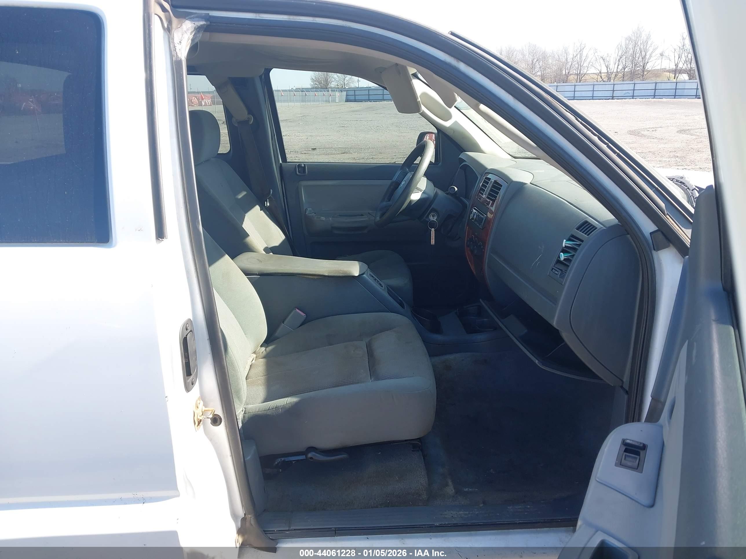 DODGE DAKOTA image 5
