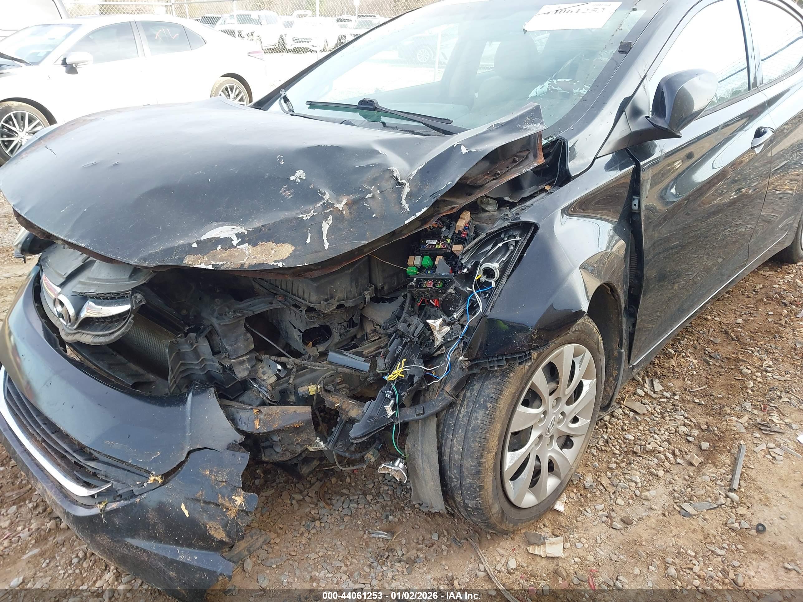 HYUNDAI ELANTRA image 6