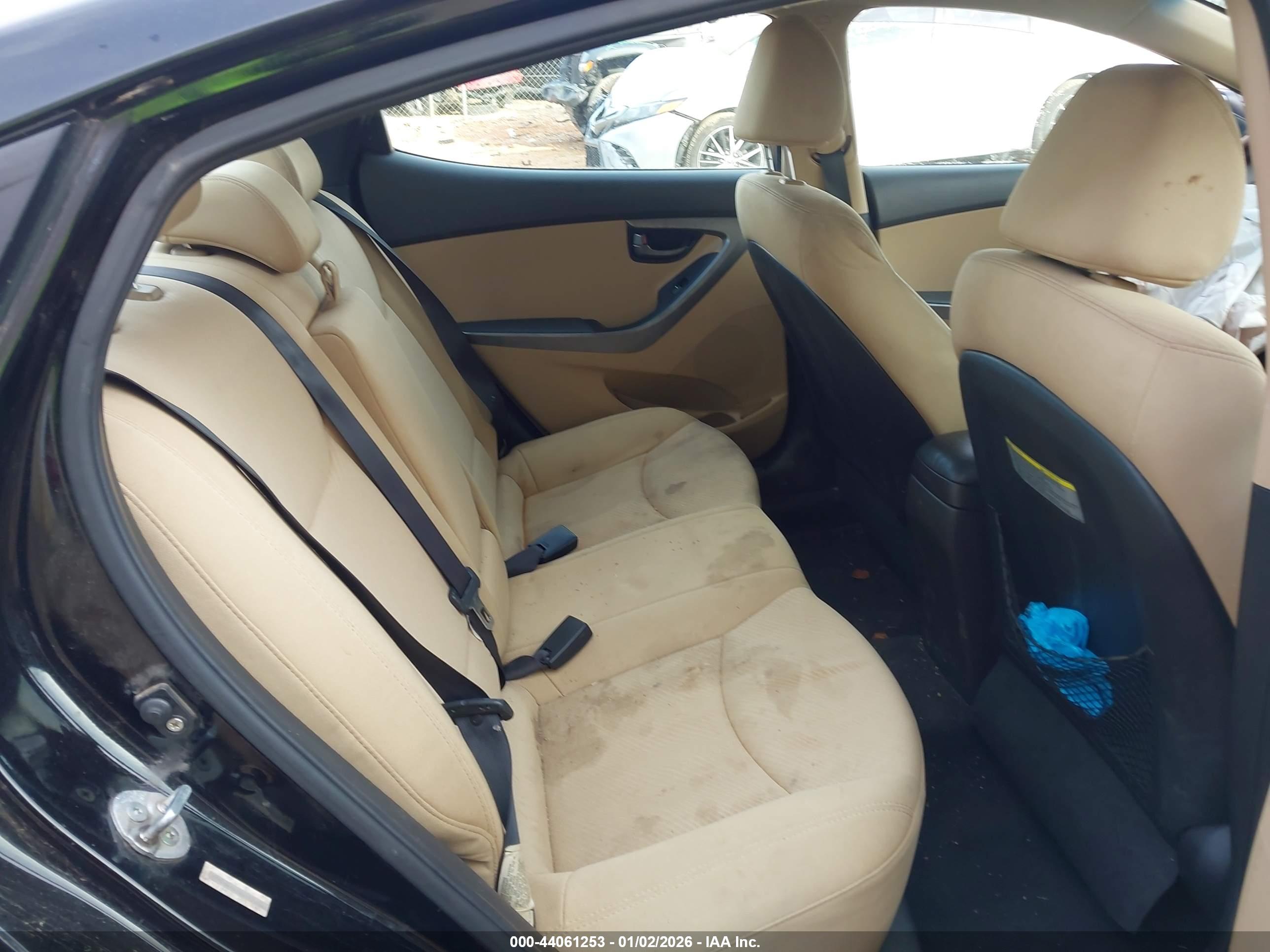HYUNDAI ELANTRA image 8