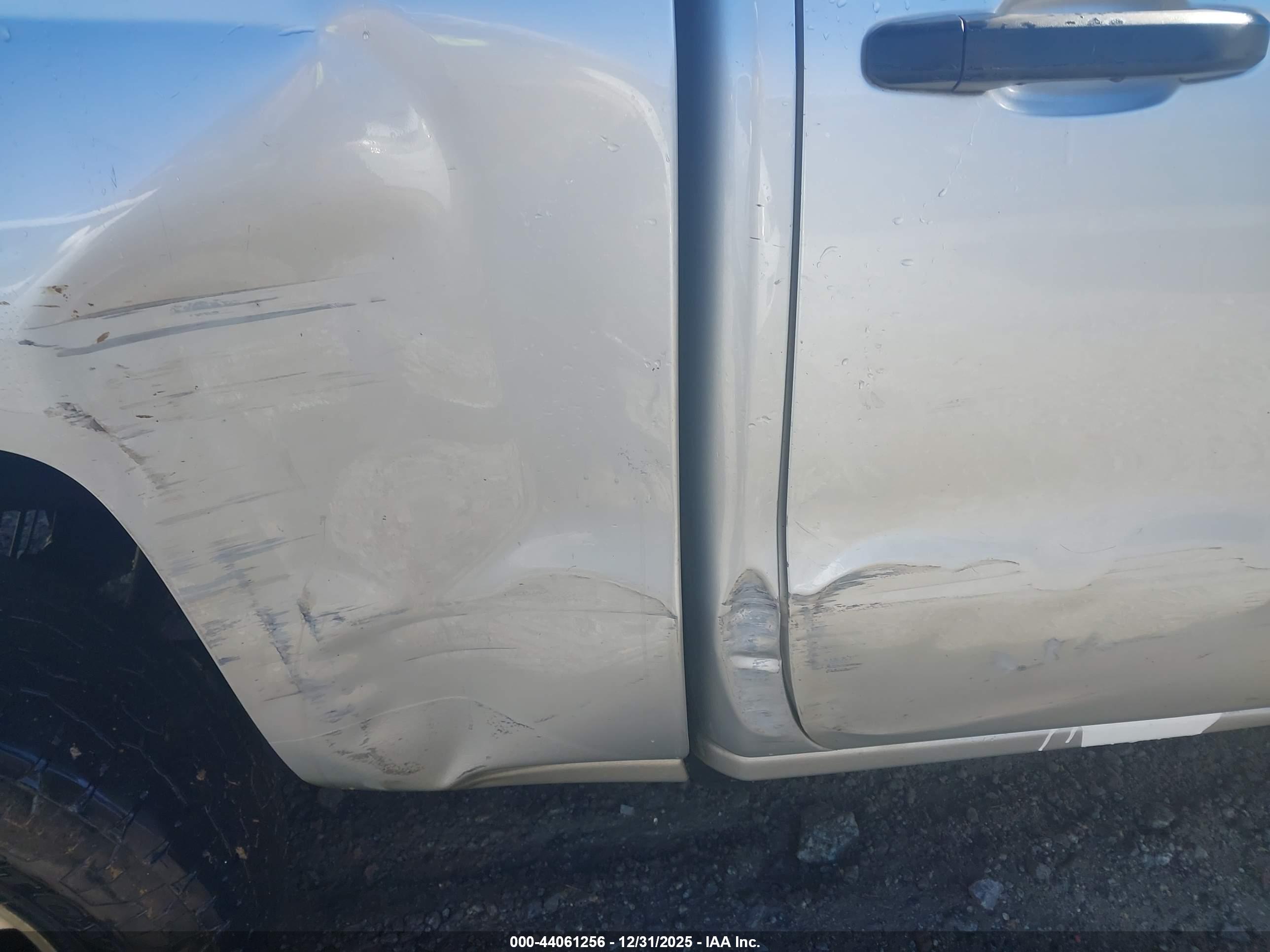 CHEVROLET SILVERADO image 6