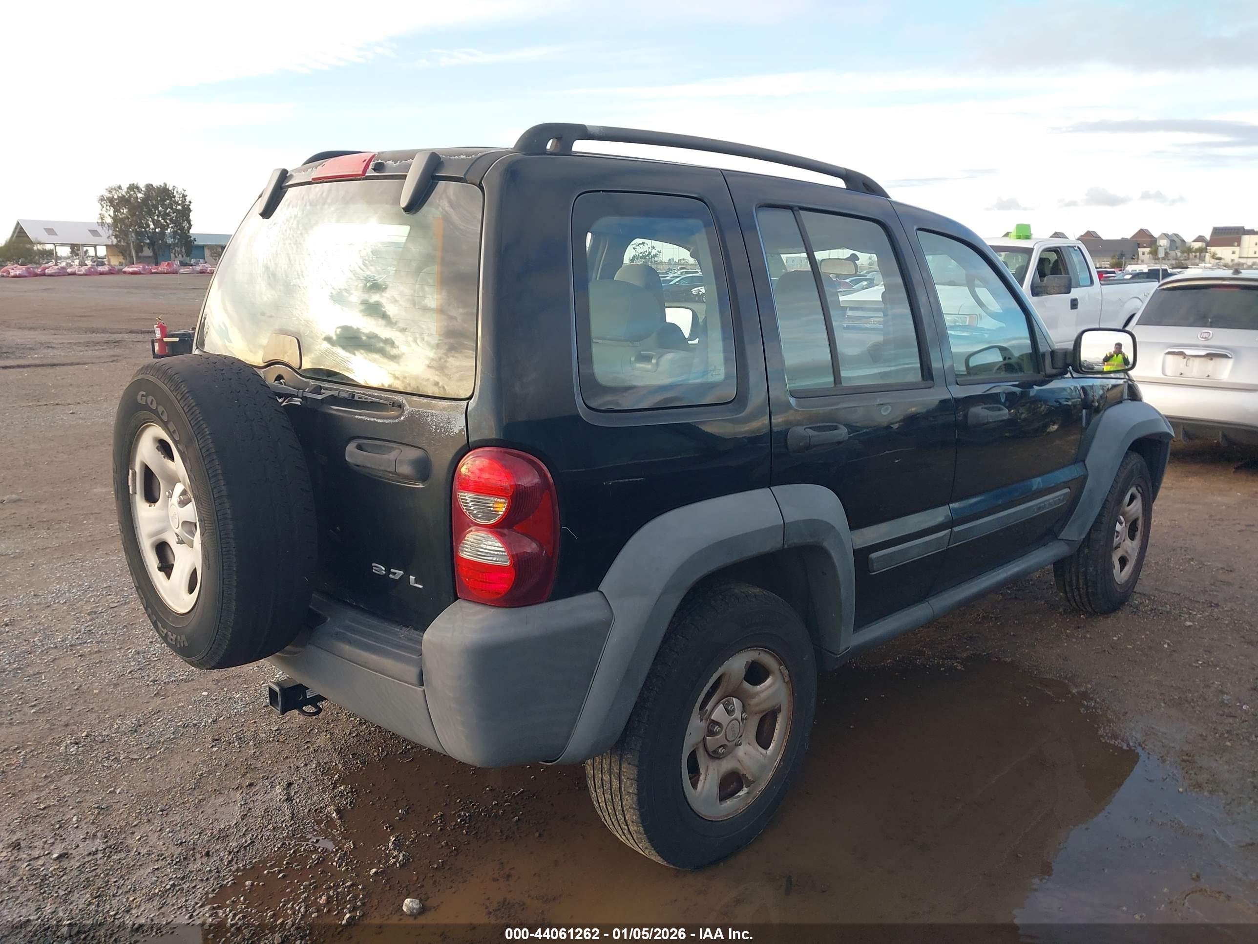 JEEP LIBERTY image 4
