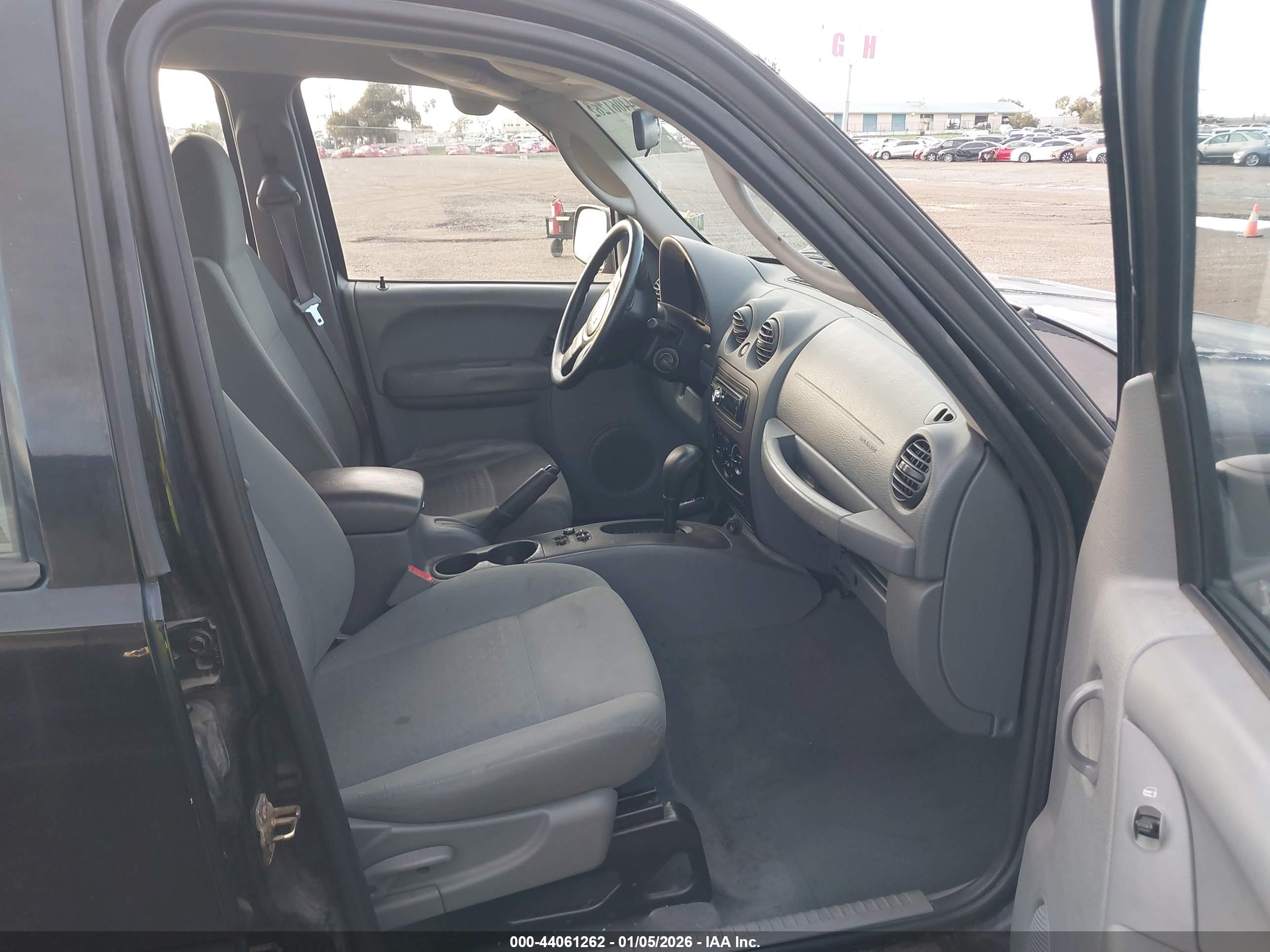JEEP LIBERTY image 5