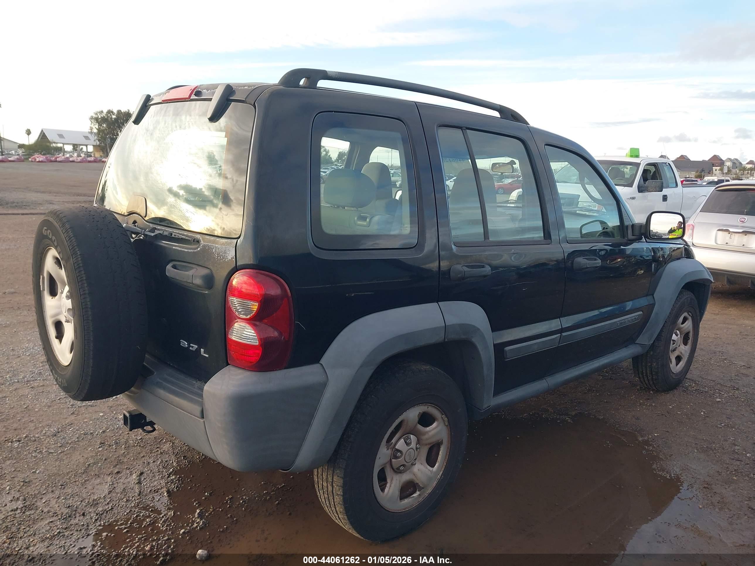 JEEP LIBERTY image 6
