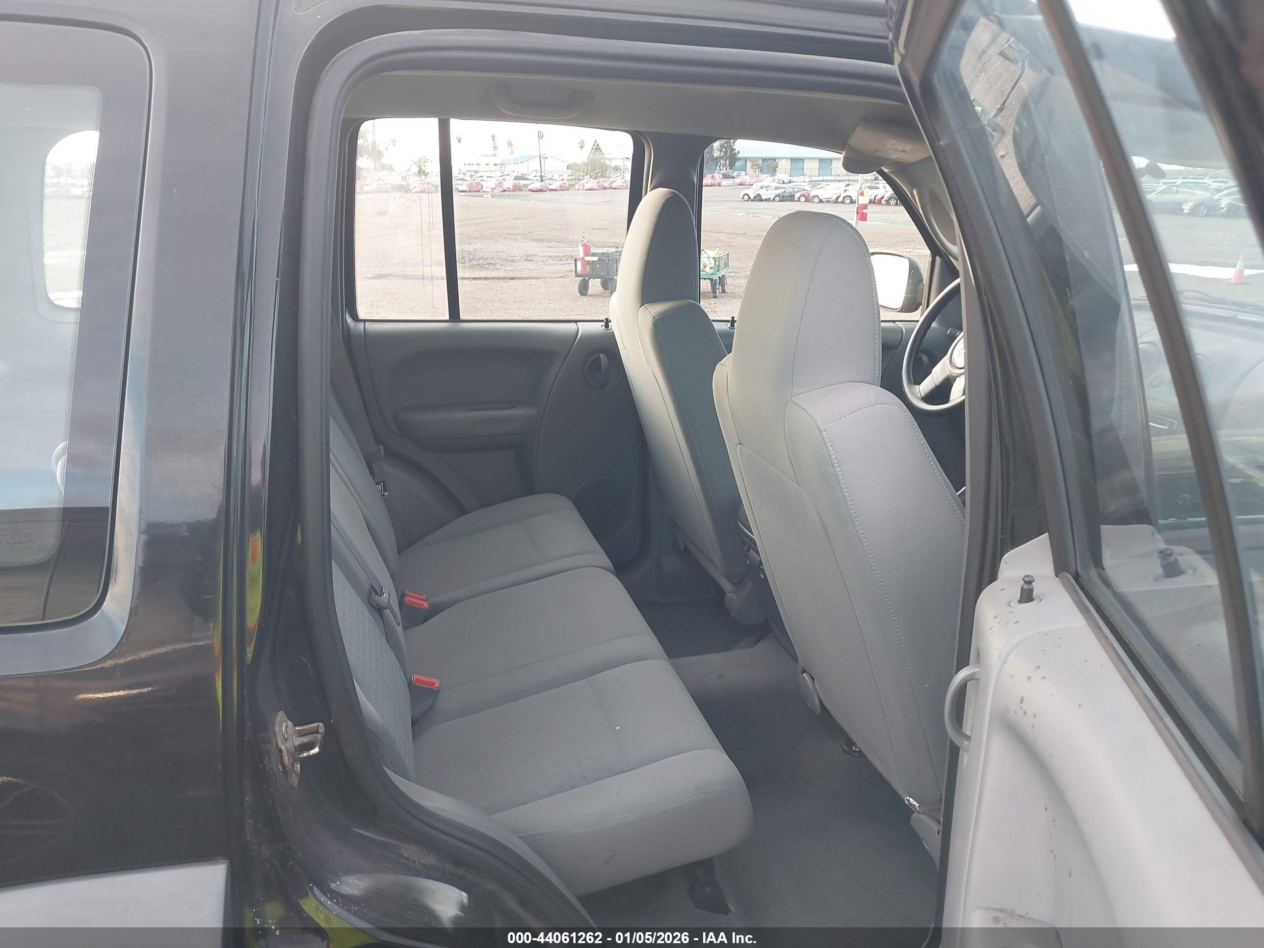 JEEP LIBERTY image 8