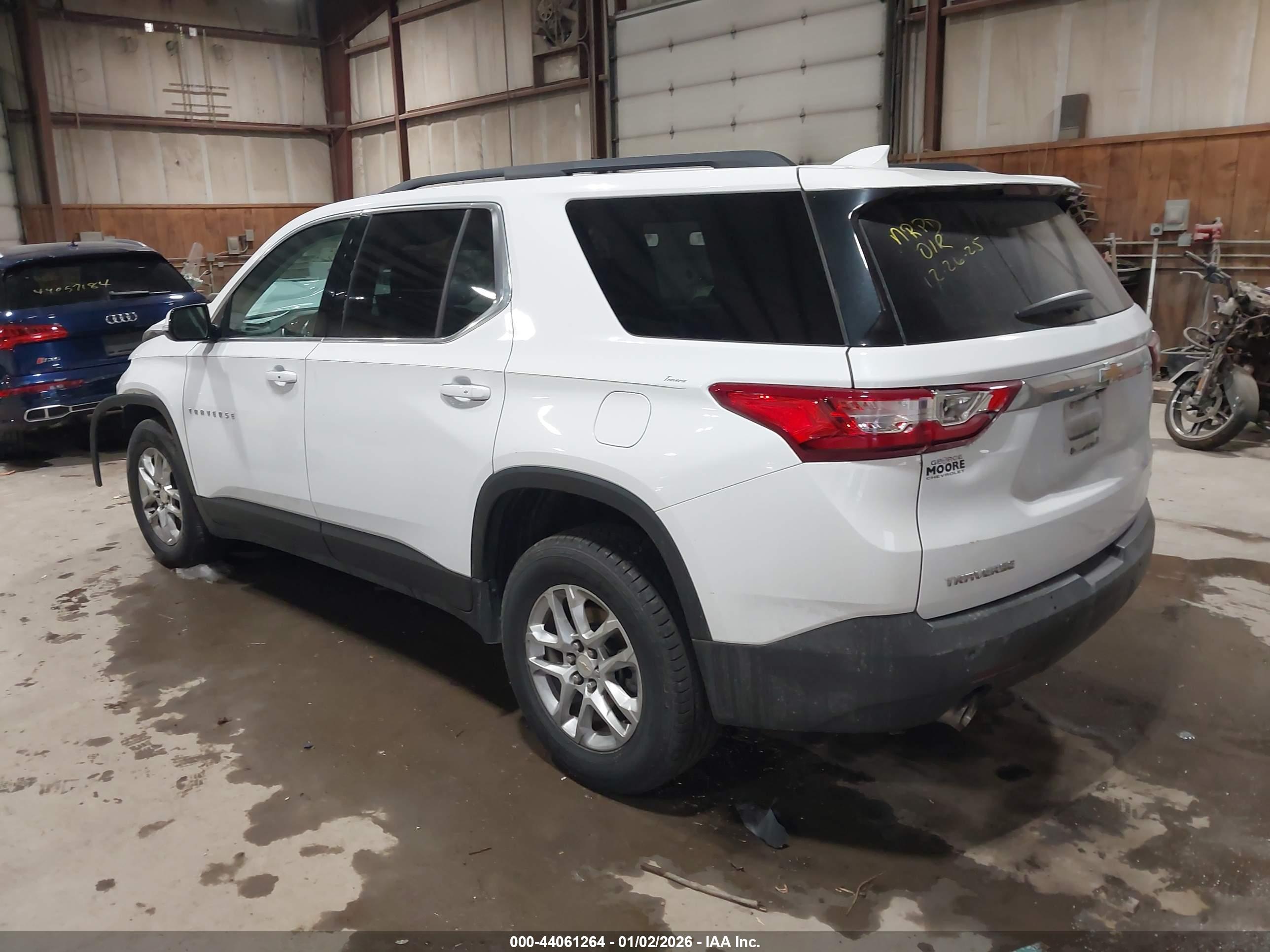 CHEVROLET TRAVERSE image 3