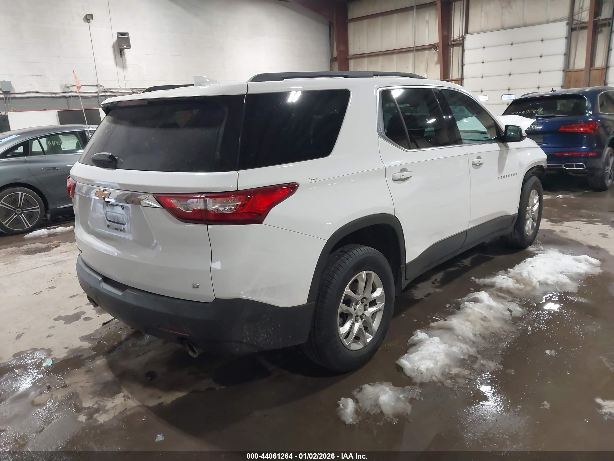 CHEVROLET TRAVERSE image 4
