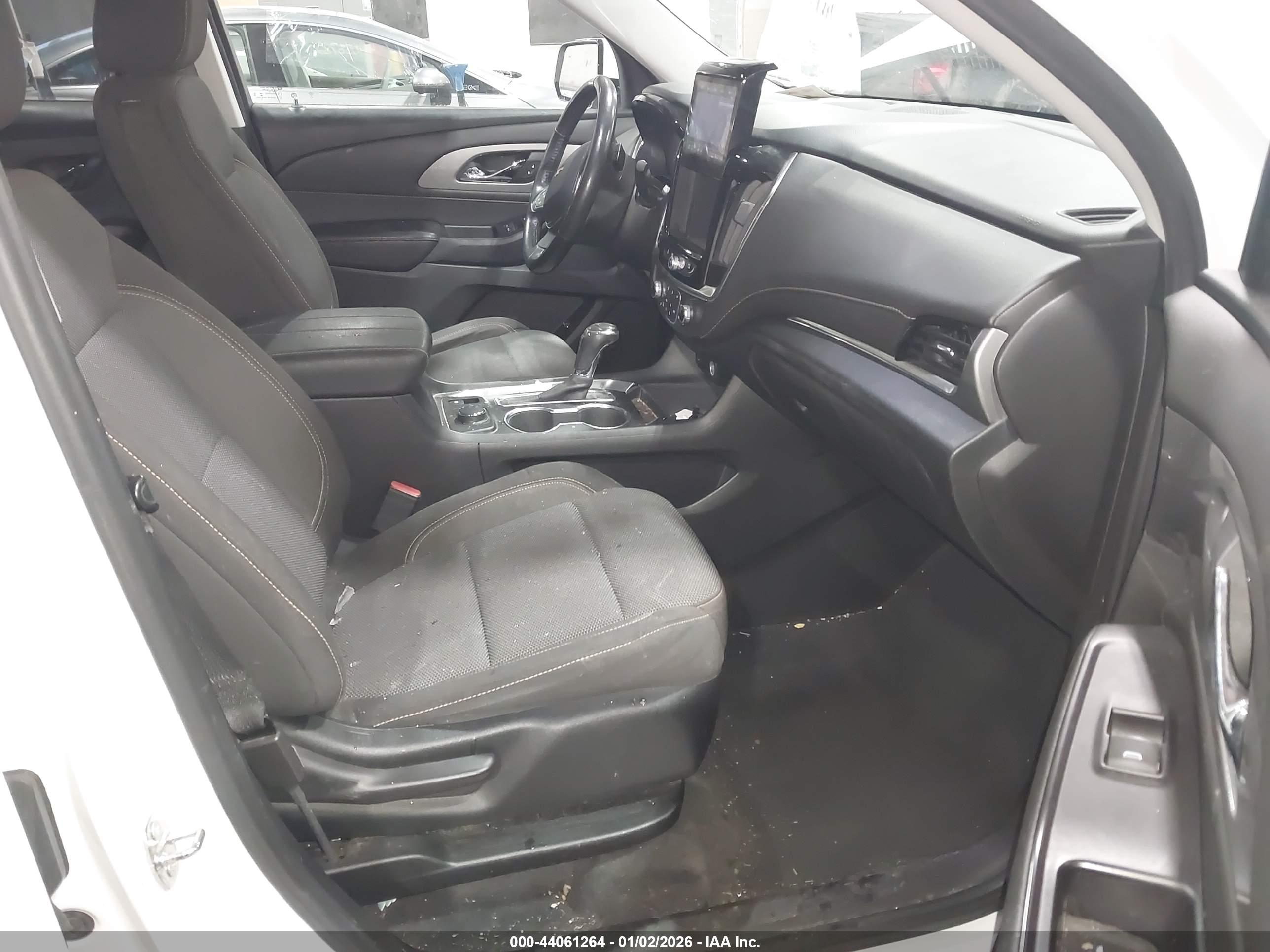 CHEVROLET TRAVERSE image 5