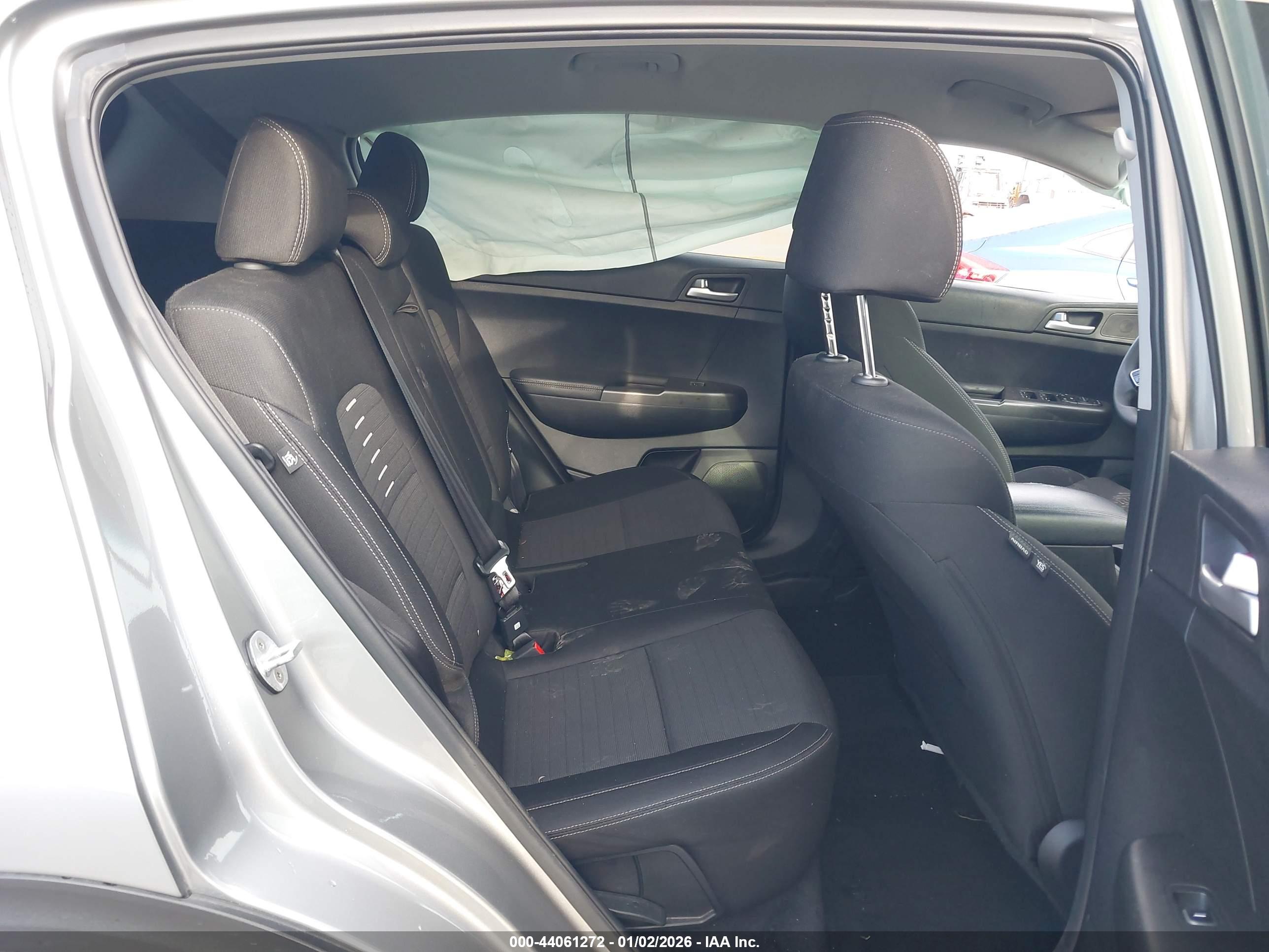 KIA SPORTAGE image 8