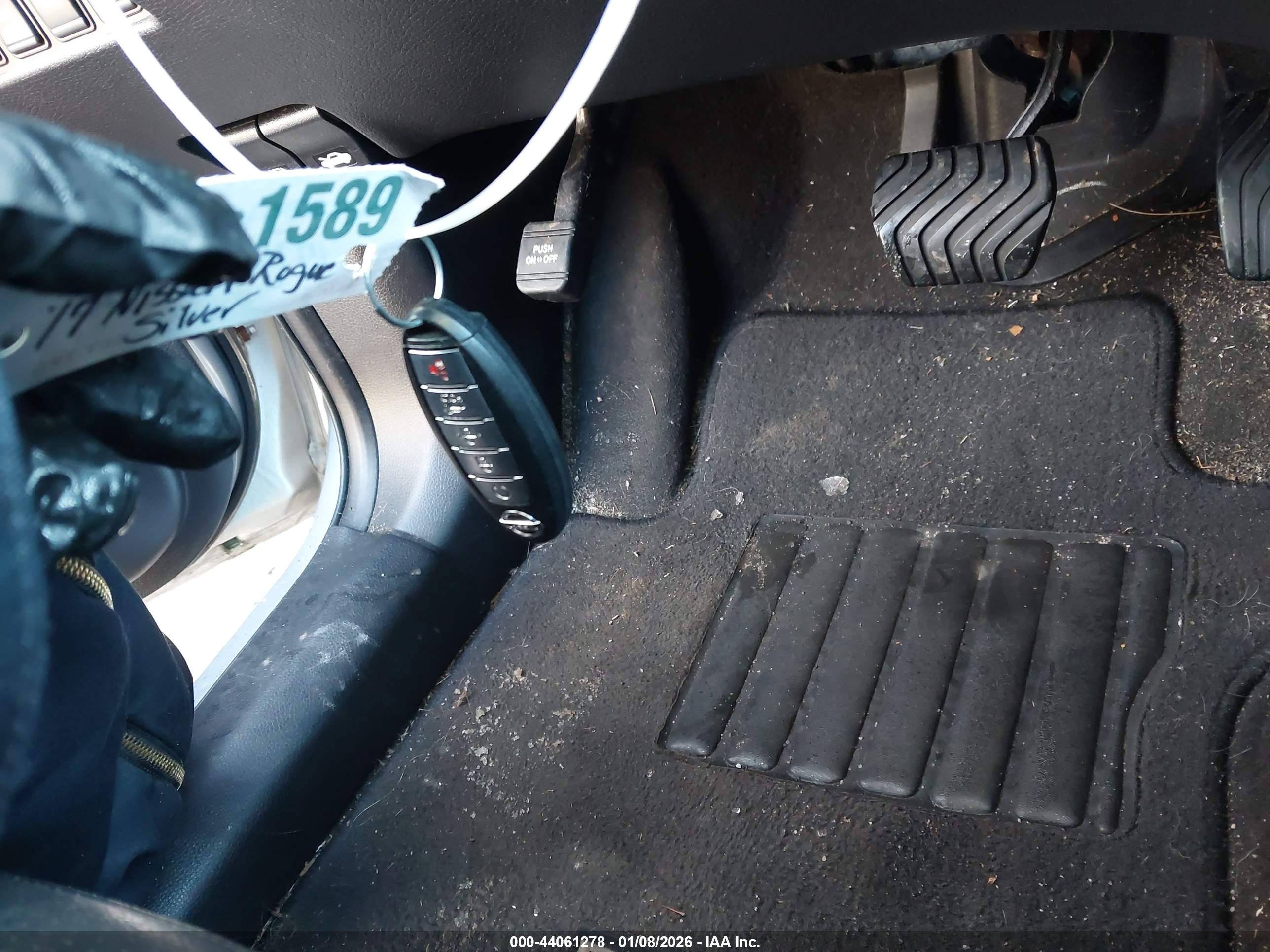 NISSAN ROGUE image 11
