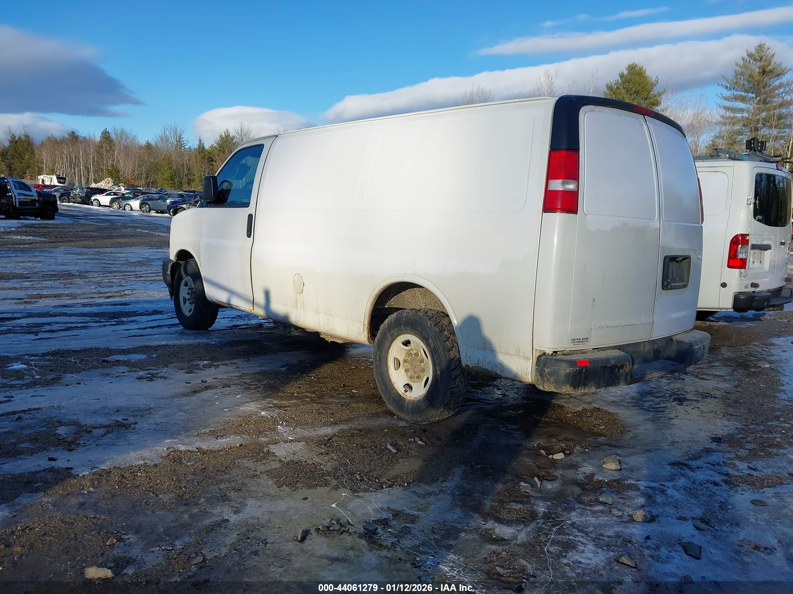 CHEVROLET EXPRESS image 3
