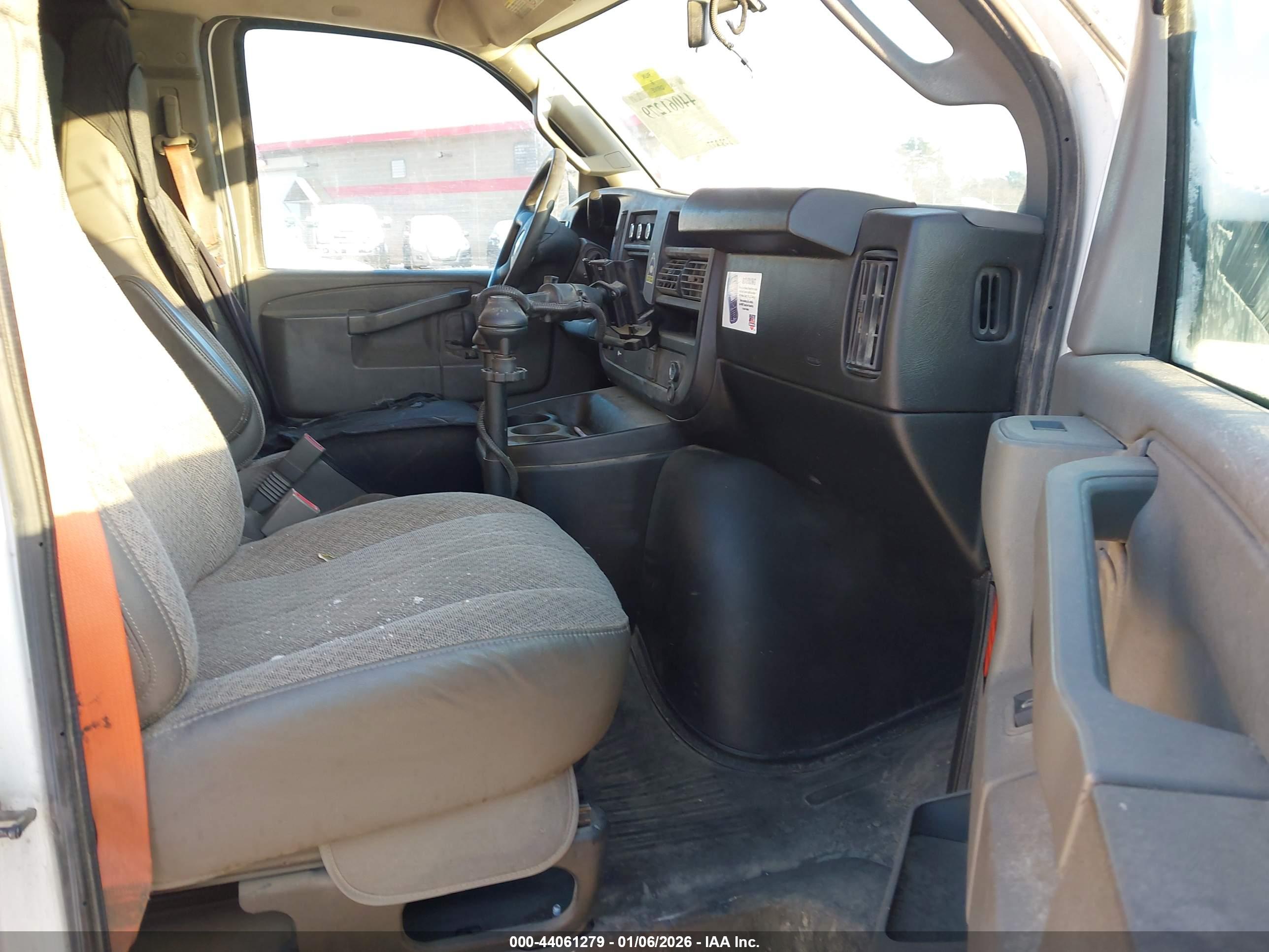 CHEVROLET EXPRESS image 5