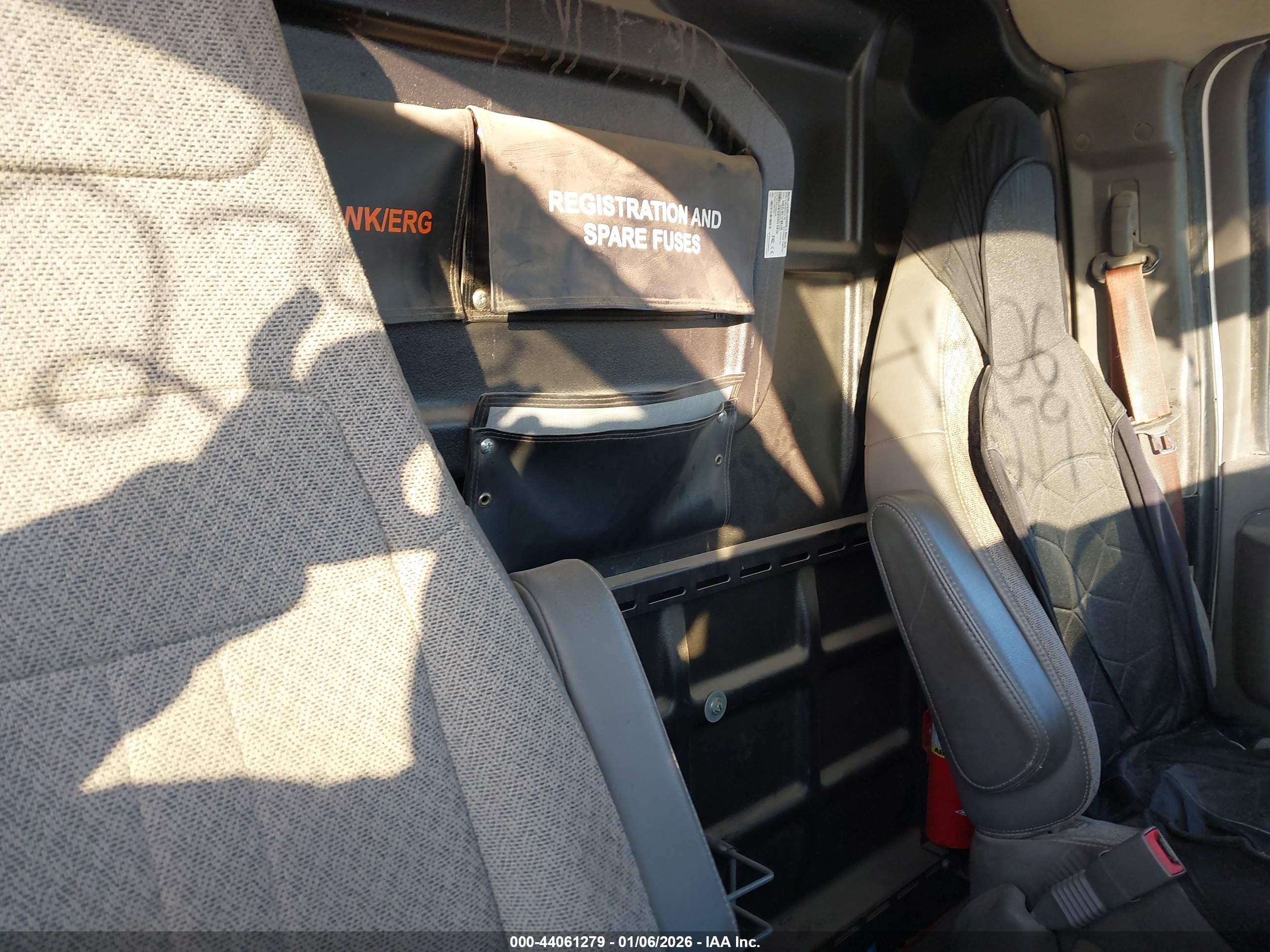 CHEVROLET EXPRESS image 8