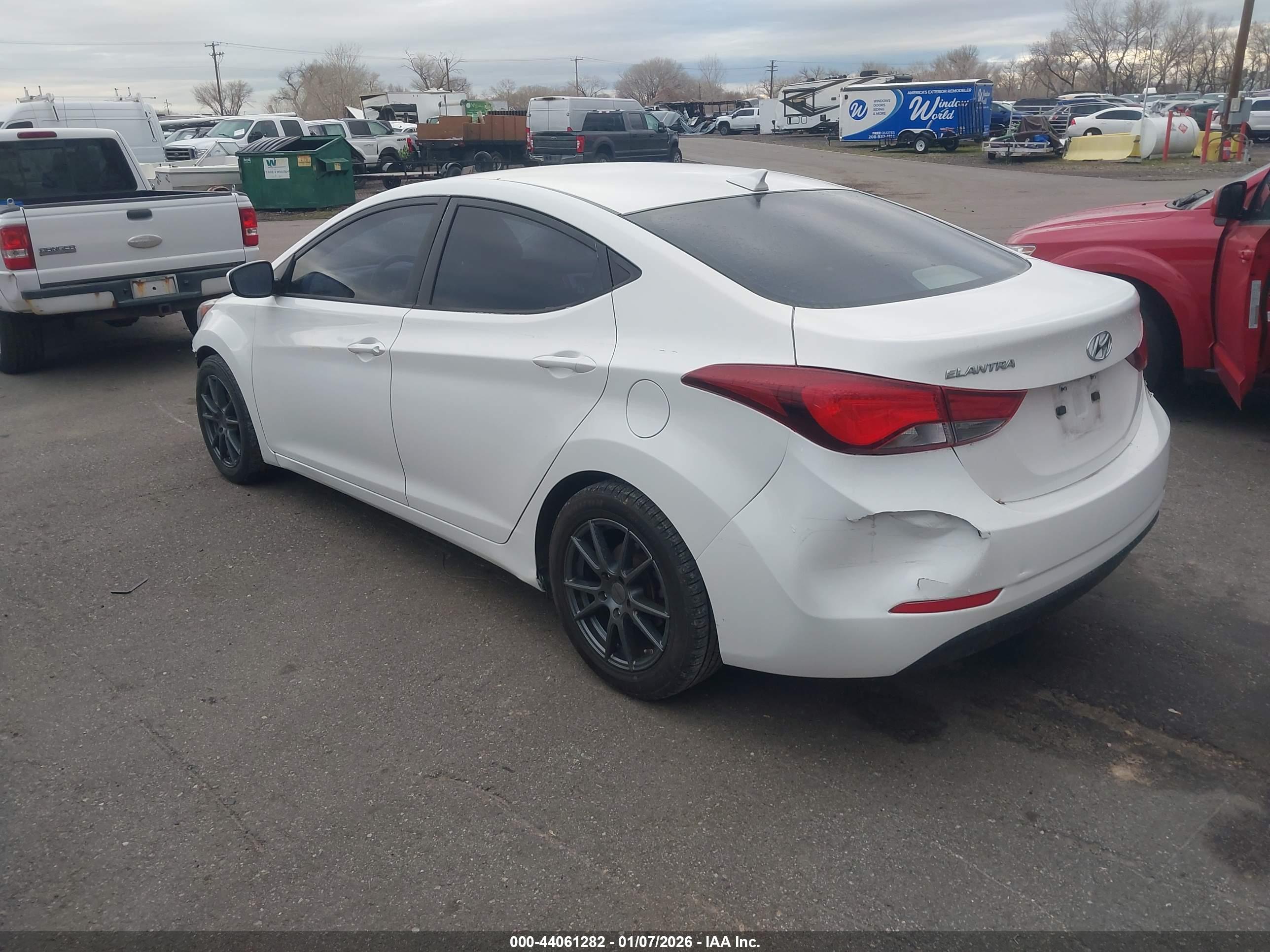 HYUNDAI ELANTRA image 3