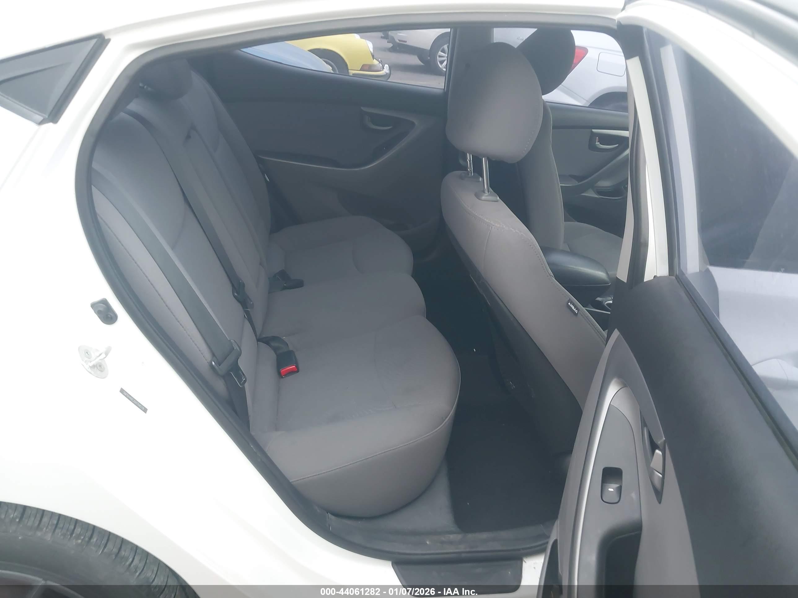 HYUNDAI ELANTRA image 8