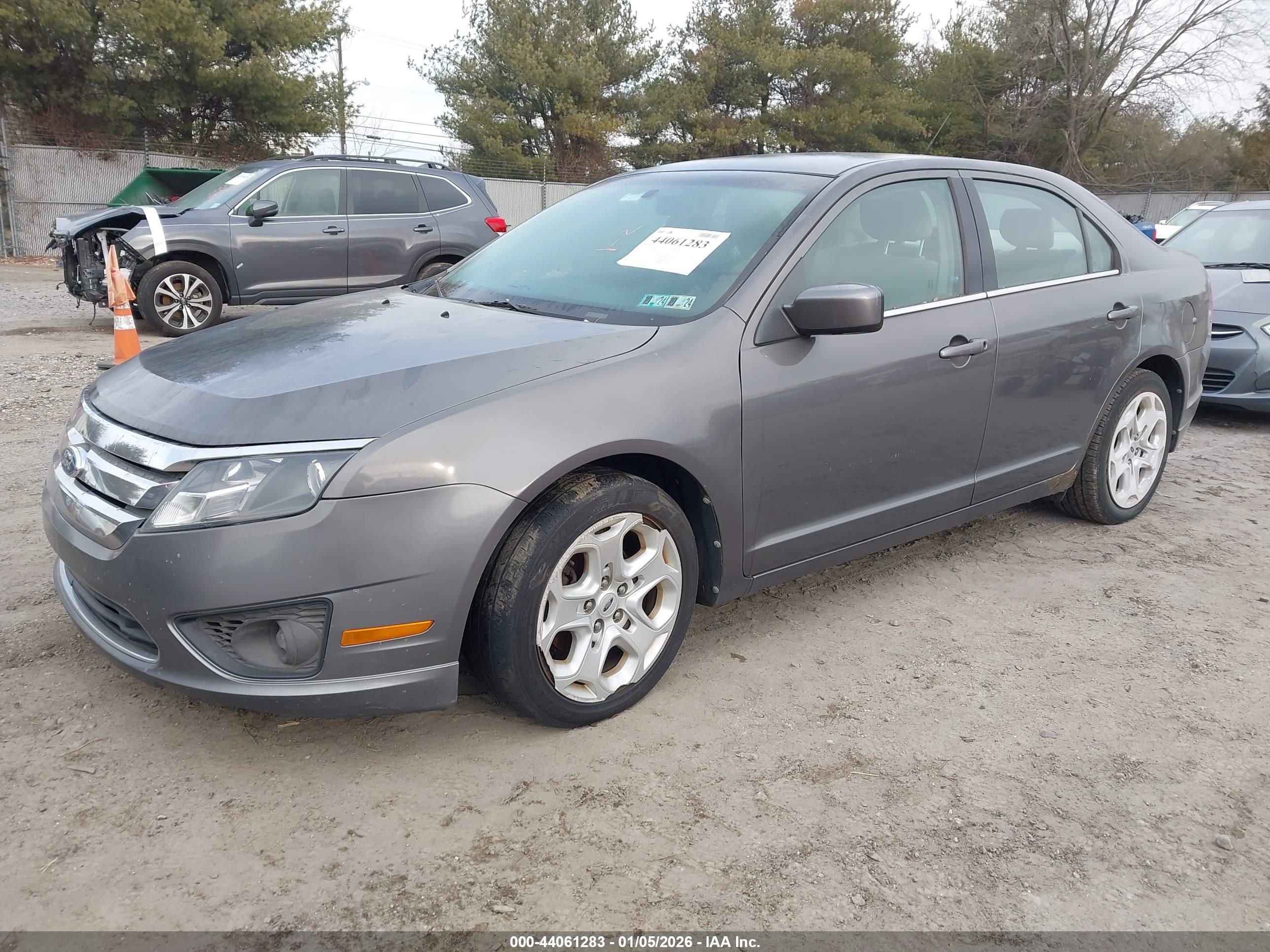 FORD FUSION image 2