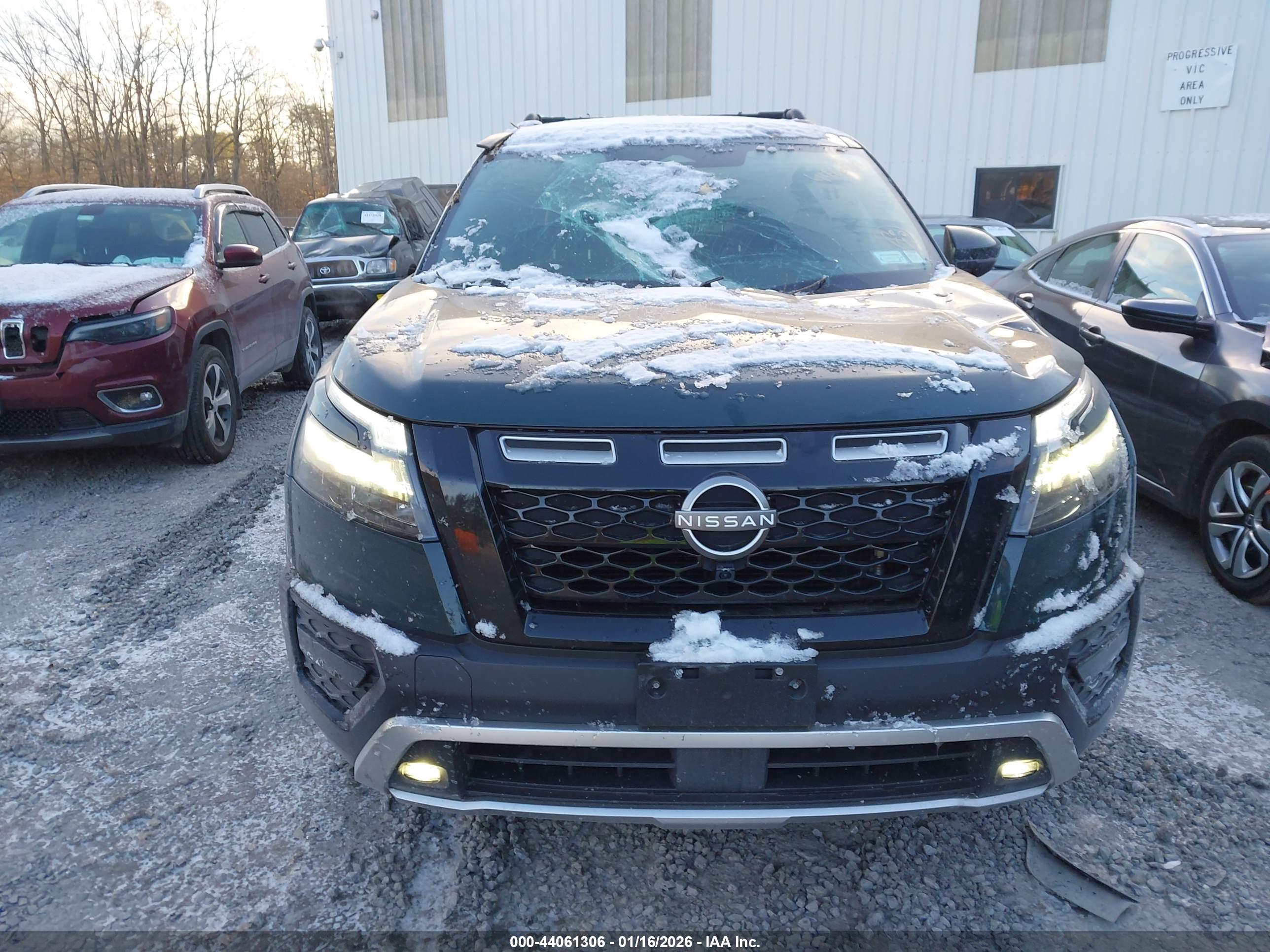 NISSAN PATHFINDER image 6