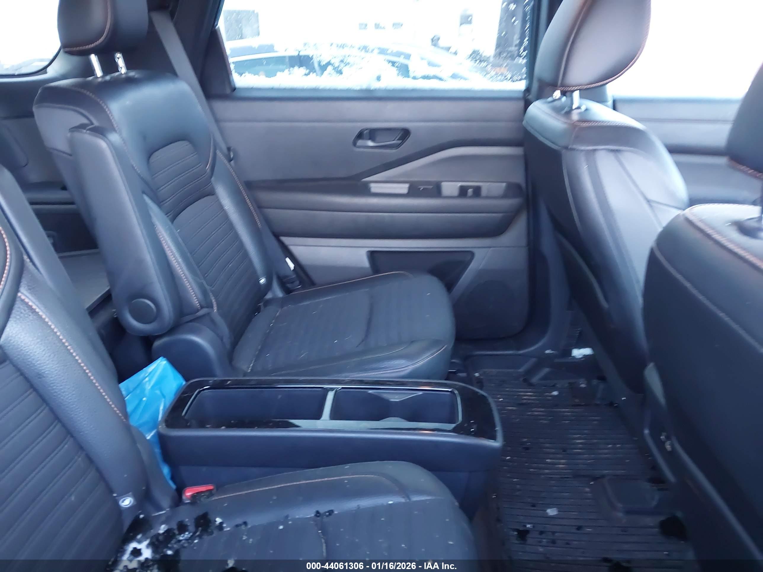 NISSAN PATHFINDER image 8