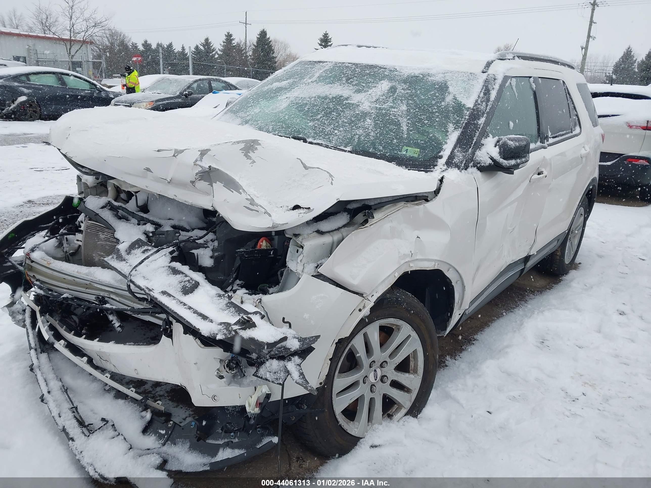FORD EXPLORER image 2