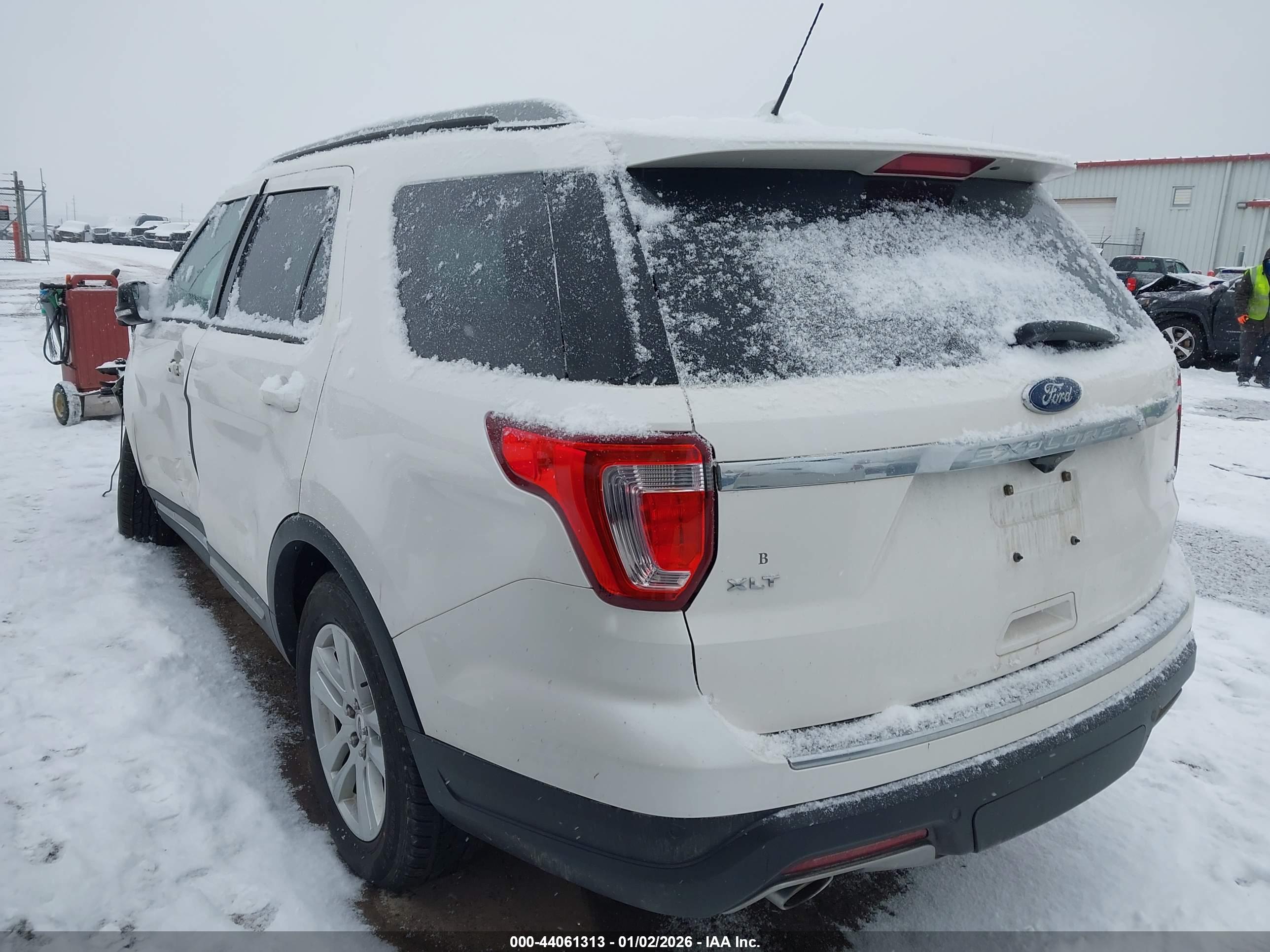 FORD EXPLORER image 3