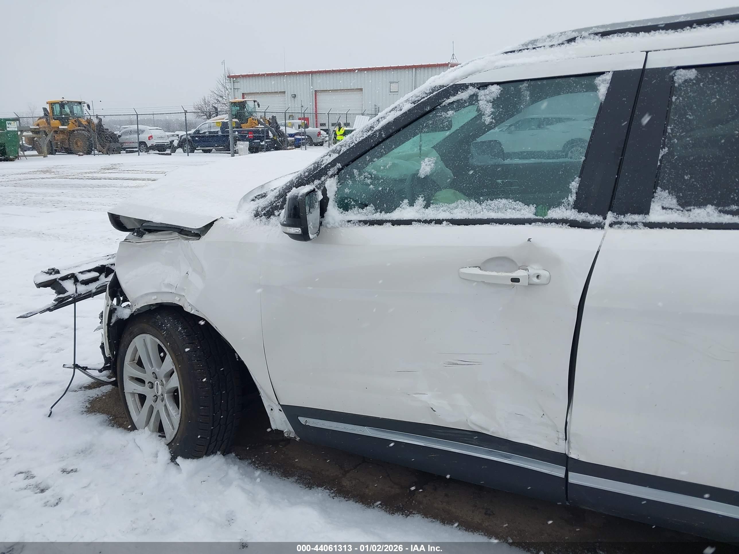 FORD EXPLORER image 6