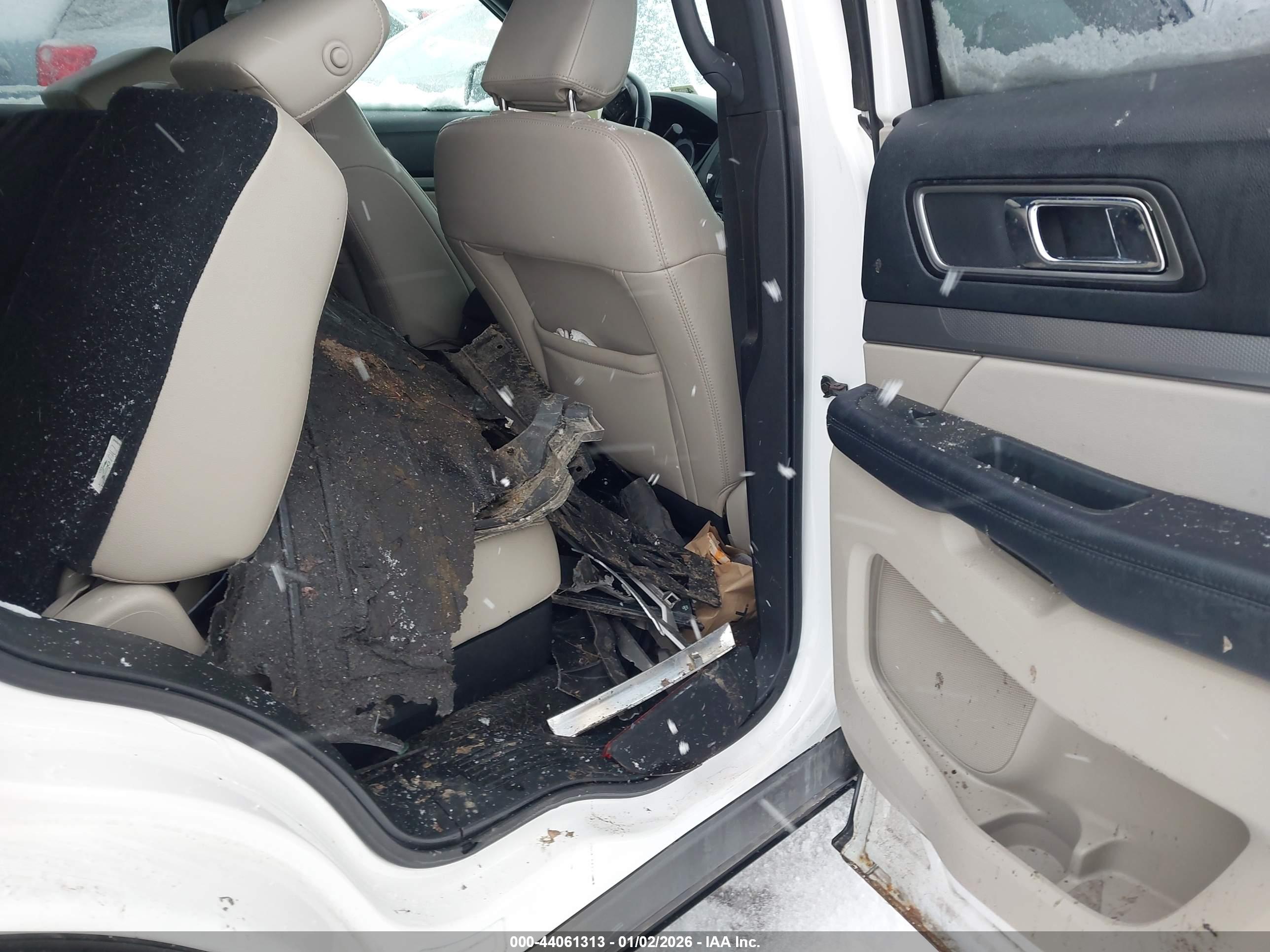 FORD EXPLORER image 8