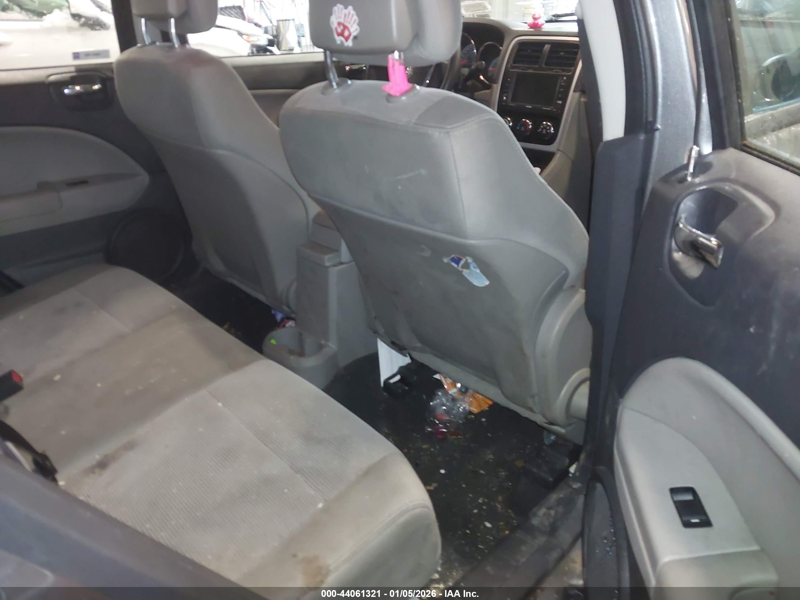 DODGE CALIBER image 8