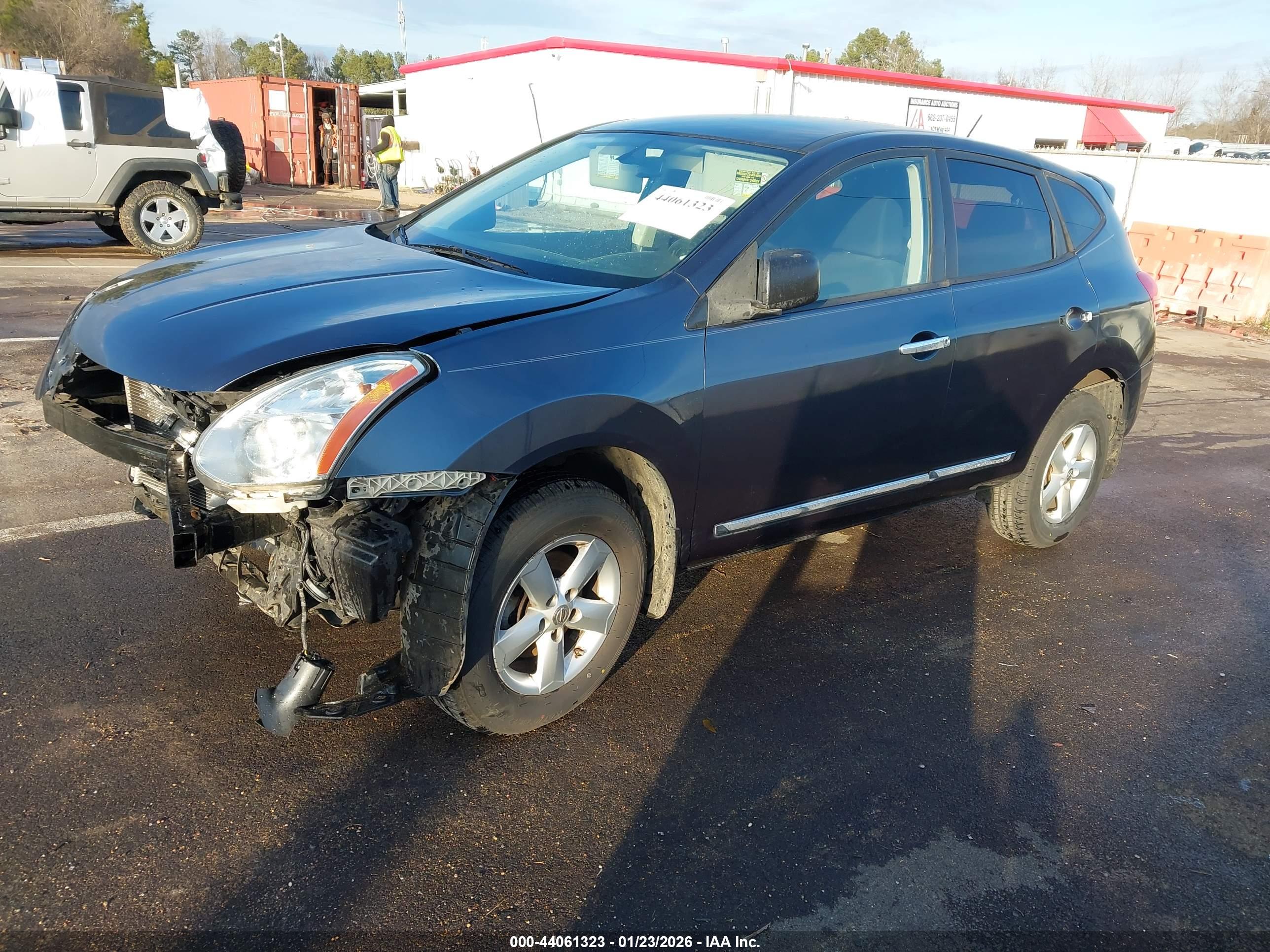 NISSAN ROGUE image 2