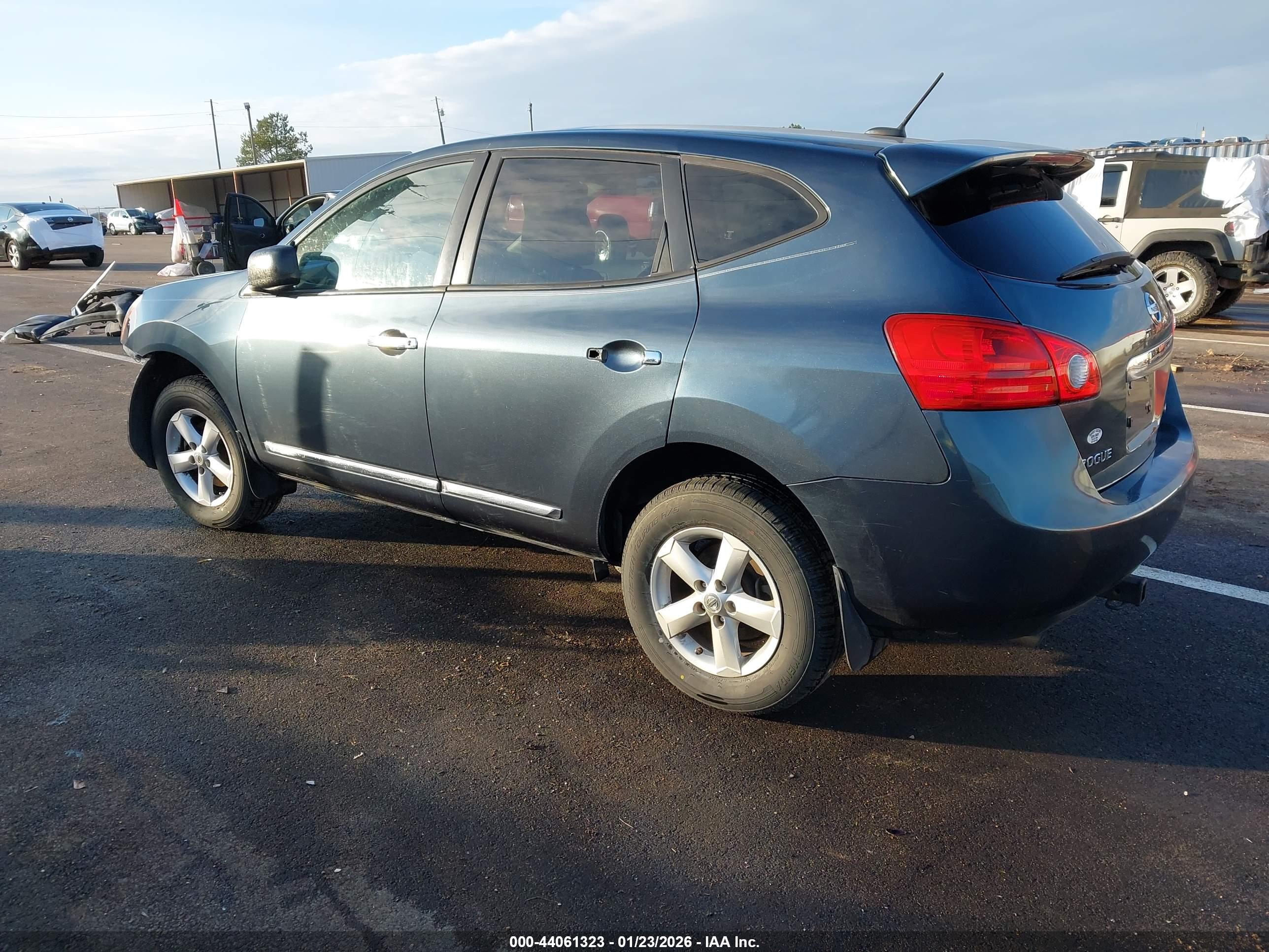 NISSAN ROGUE image 3