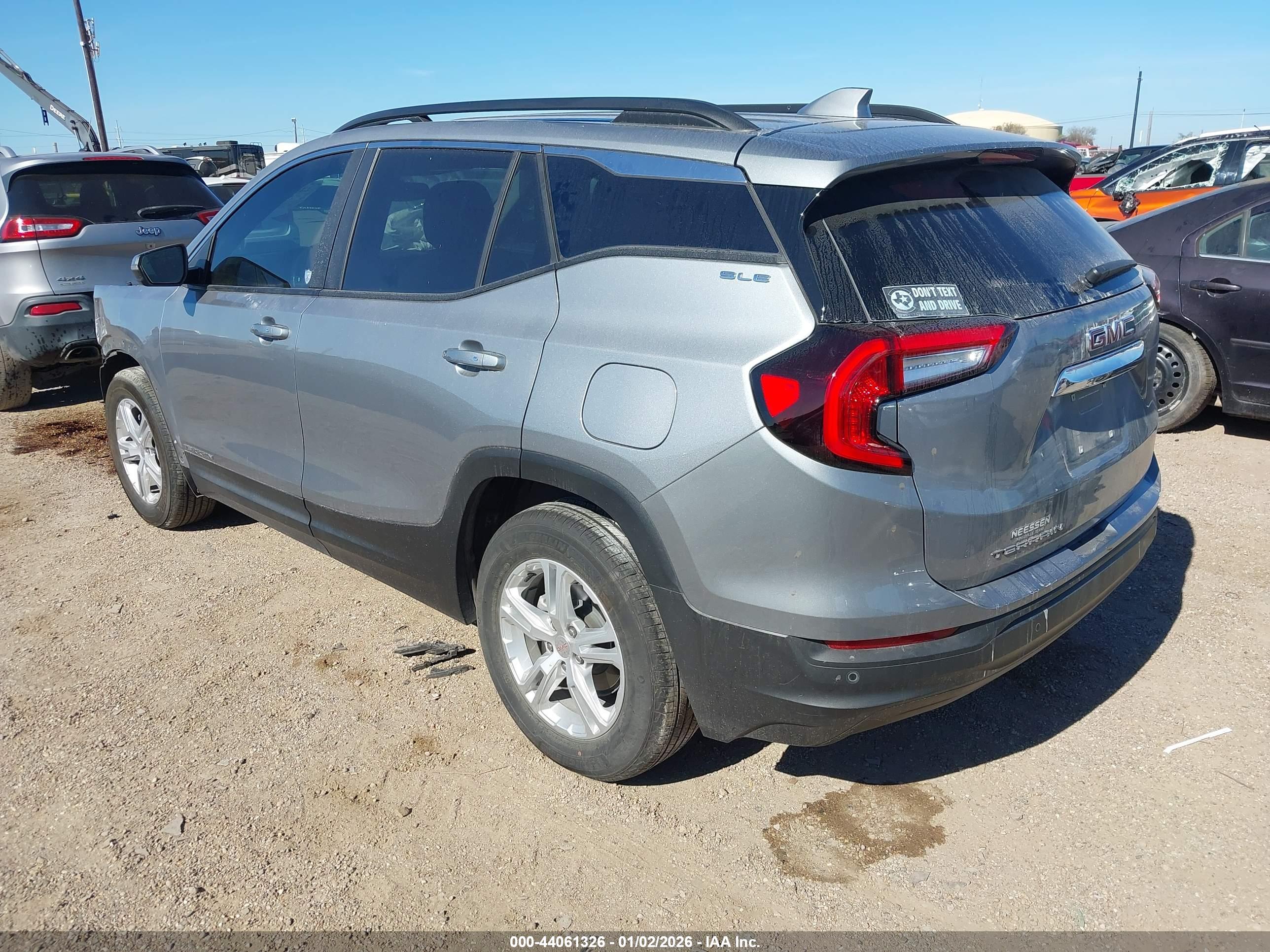 GMC TERRAIN image 3