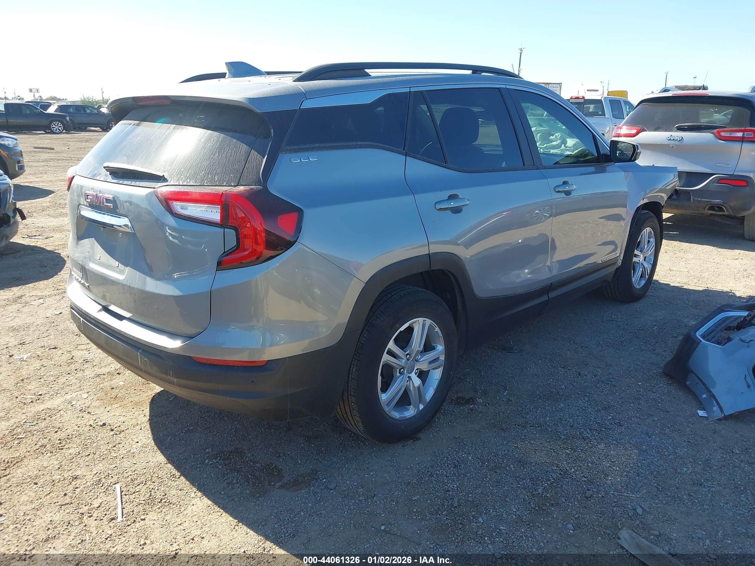 GMC TERRAIN image 4