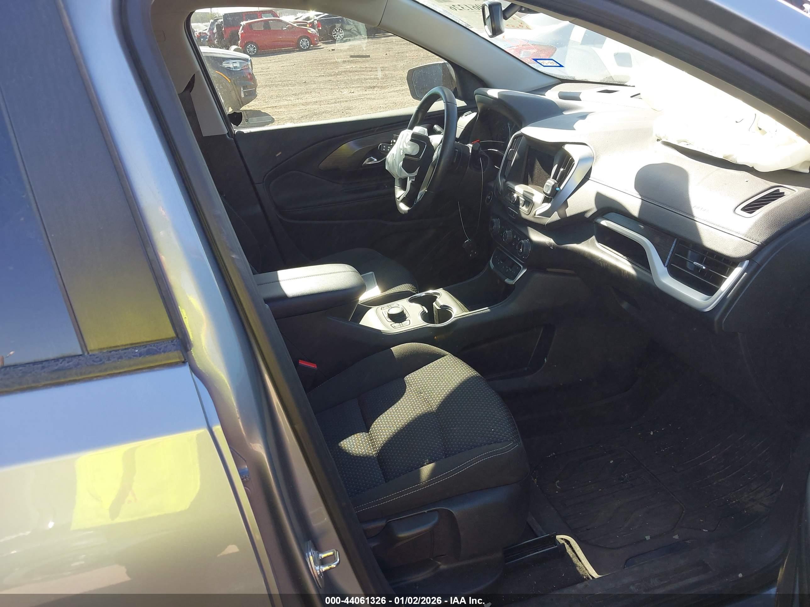 GMC TERRAIN image 5
