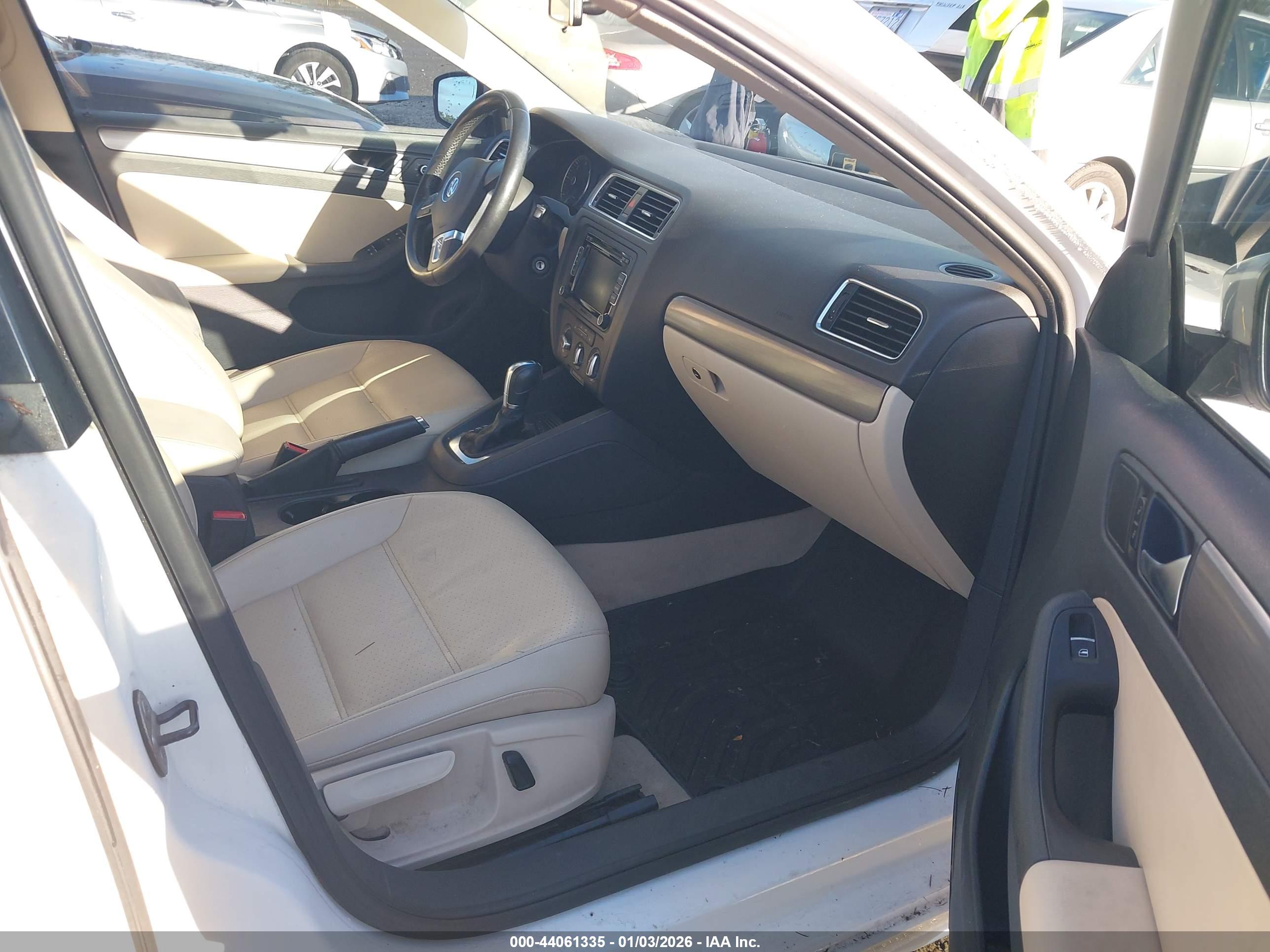 VOLKSWAGEN JETTA image 5