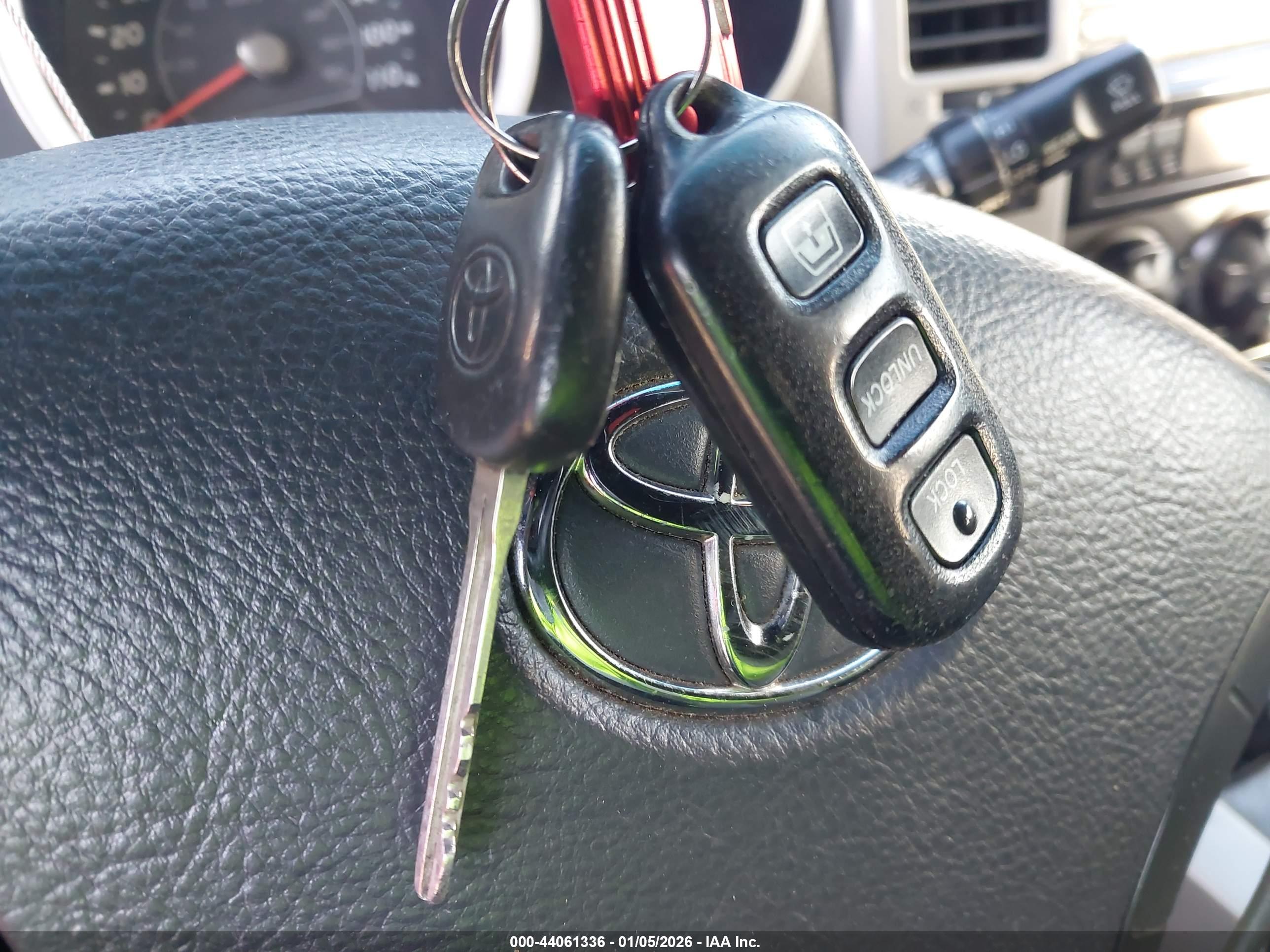 TOYOTA 4RUNNER image 11